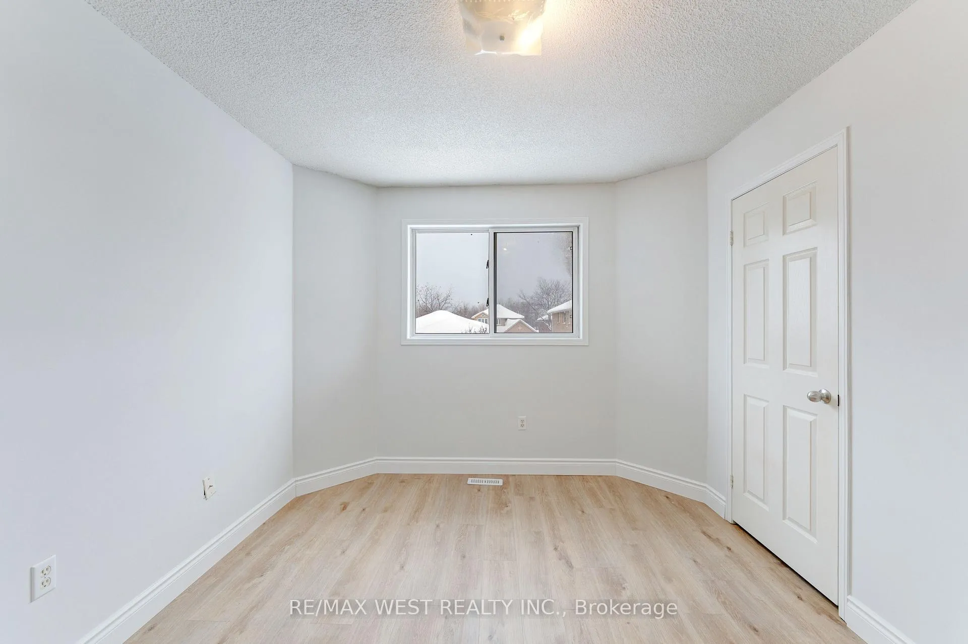 Photo 31 of 20 Felt Crescent, Barrie, Bayshore — HOMEH