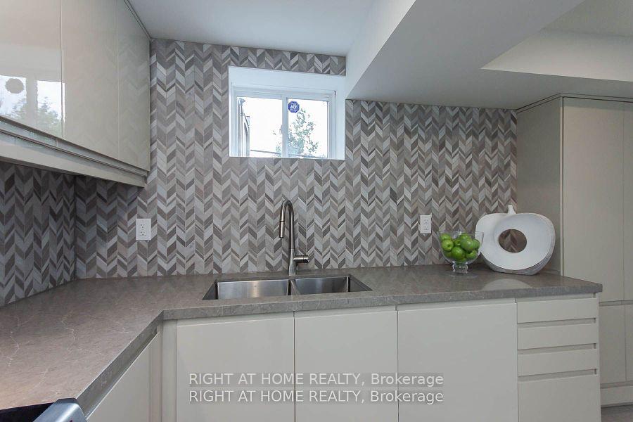Photo 11 of Unit Lower Level, 36 Big Rock Drive, Vaughan, Patterson — HOMEH