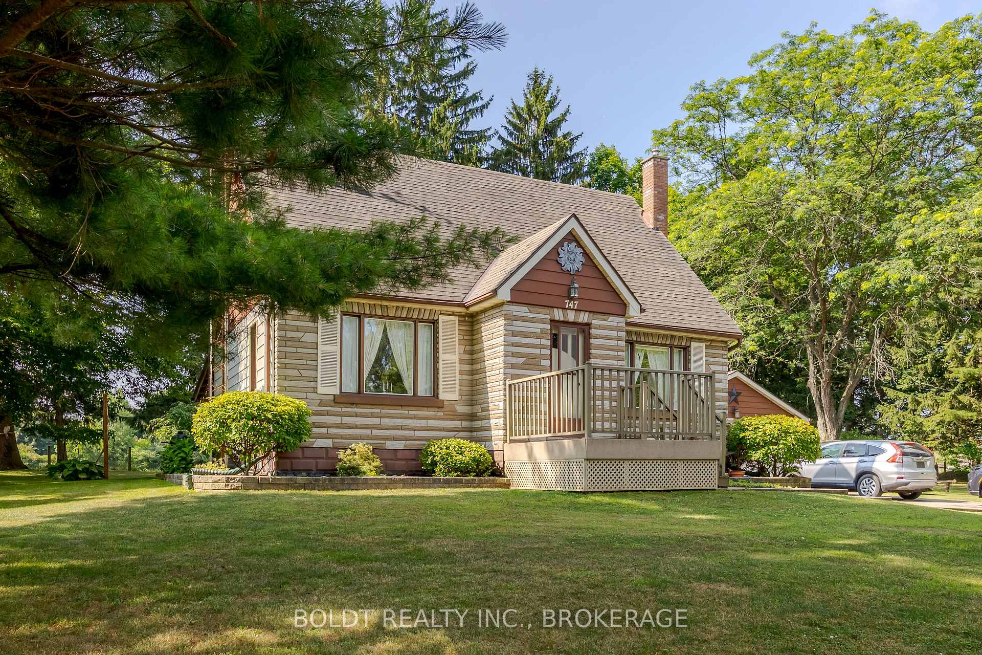 Photo 2 of 747 Ridge Road, Welland, Cooks Mills — HOMEH
