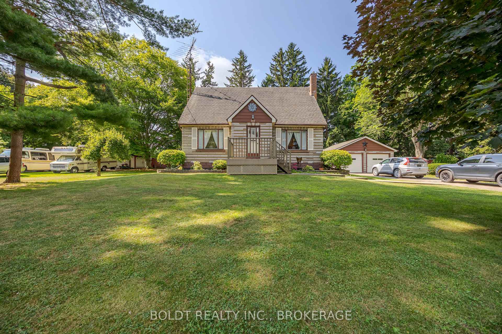 Photo 3 of 747 Ridge Road, Welland, Cooks Mills — HOMEH