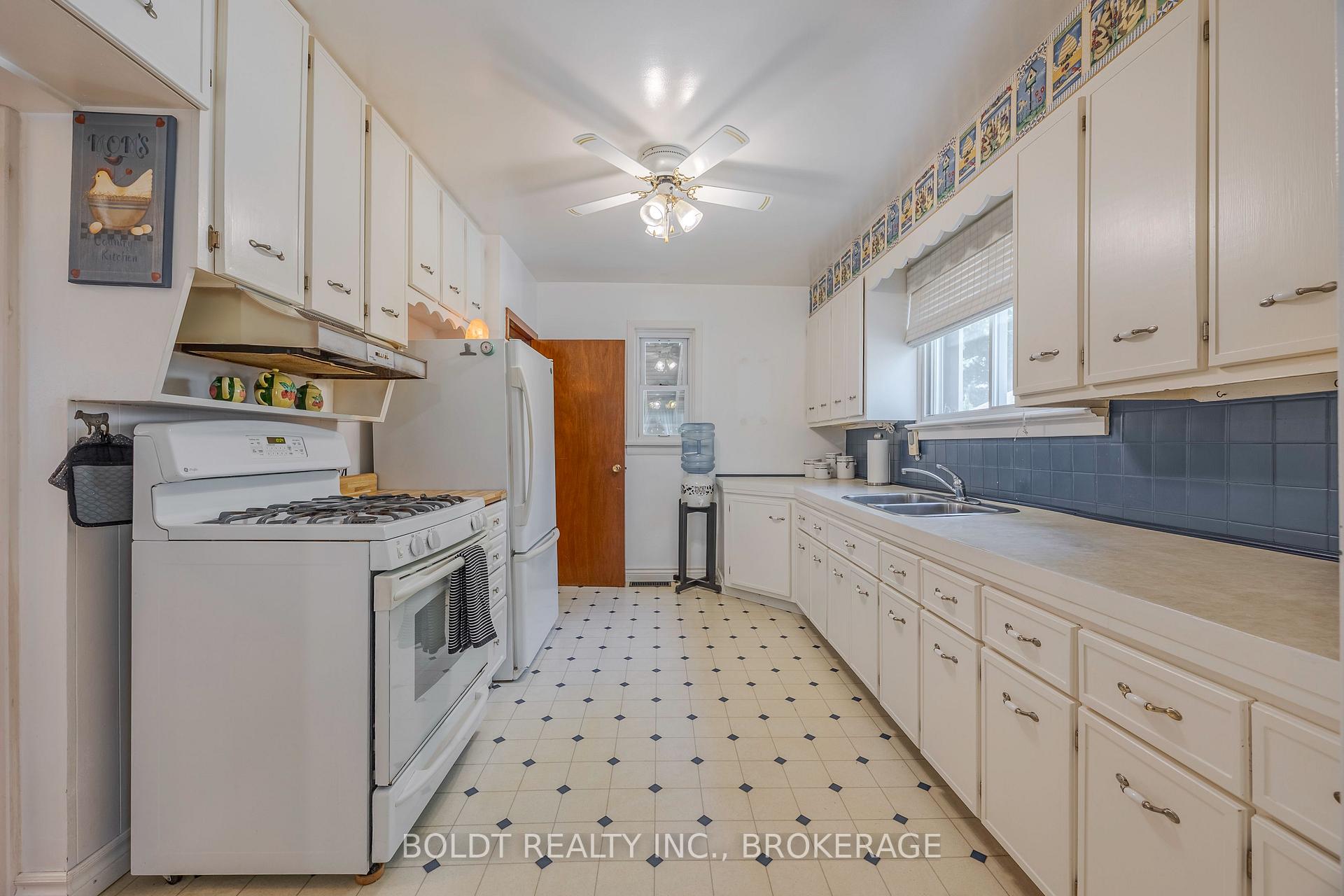 Photo 7 of 747 Ridge Road, Welland, Cooks Mills — HOMEH