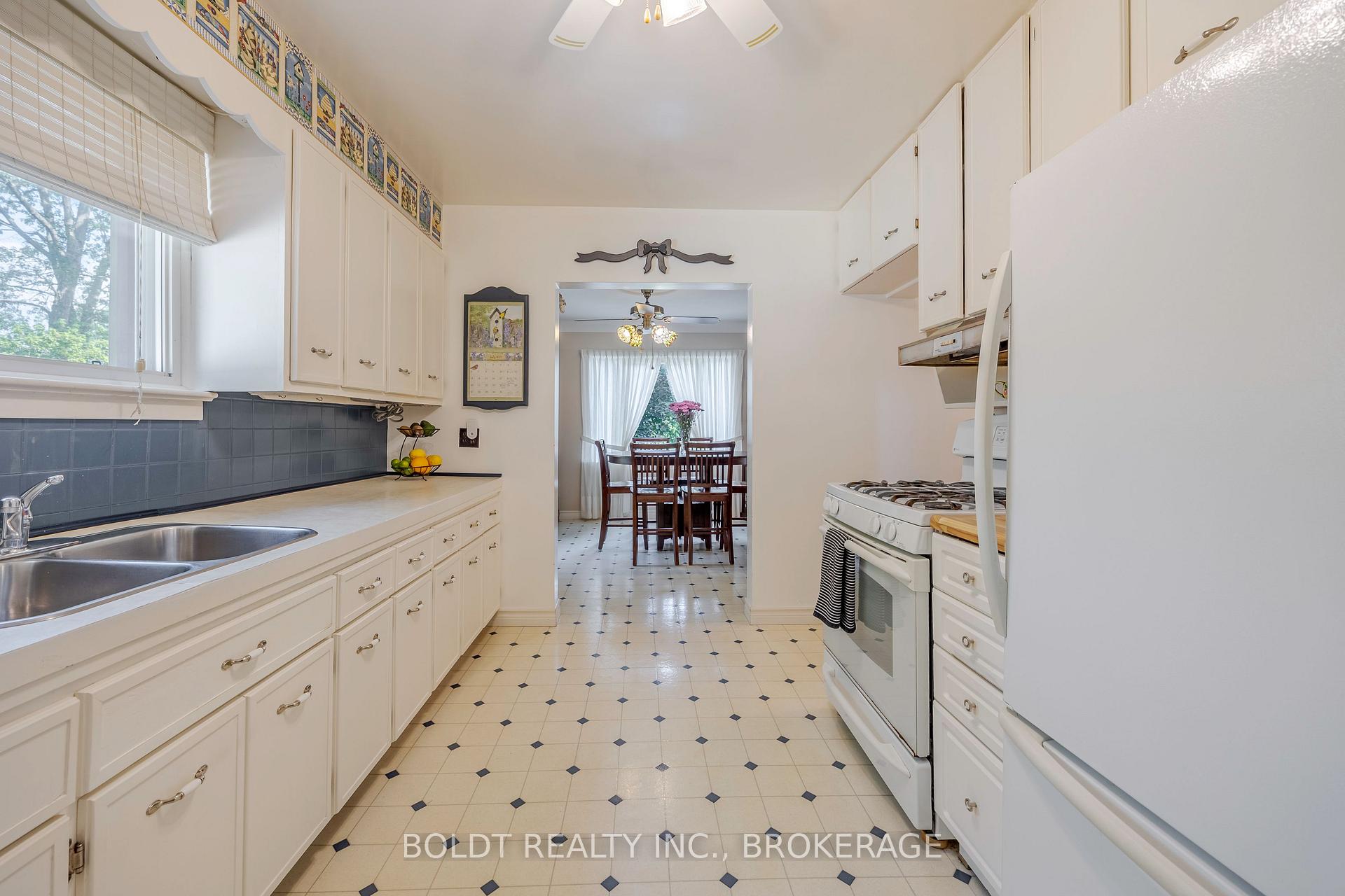 Photo 10 of 747 Ridge Road, Welland, Cooks Mills — HOMEH