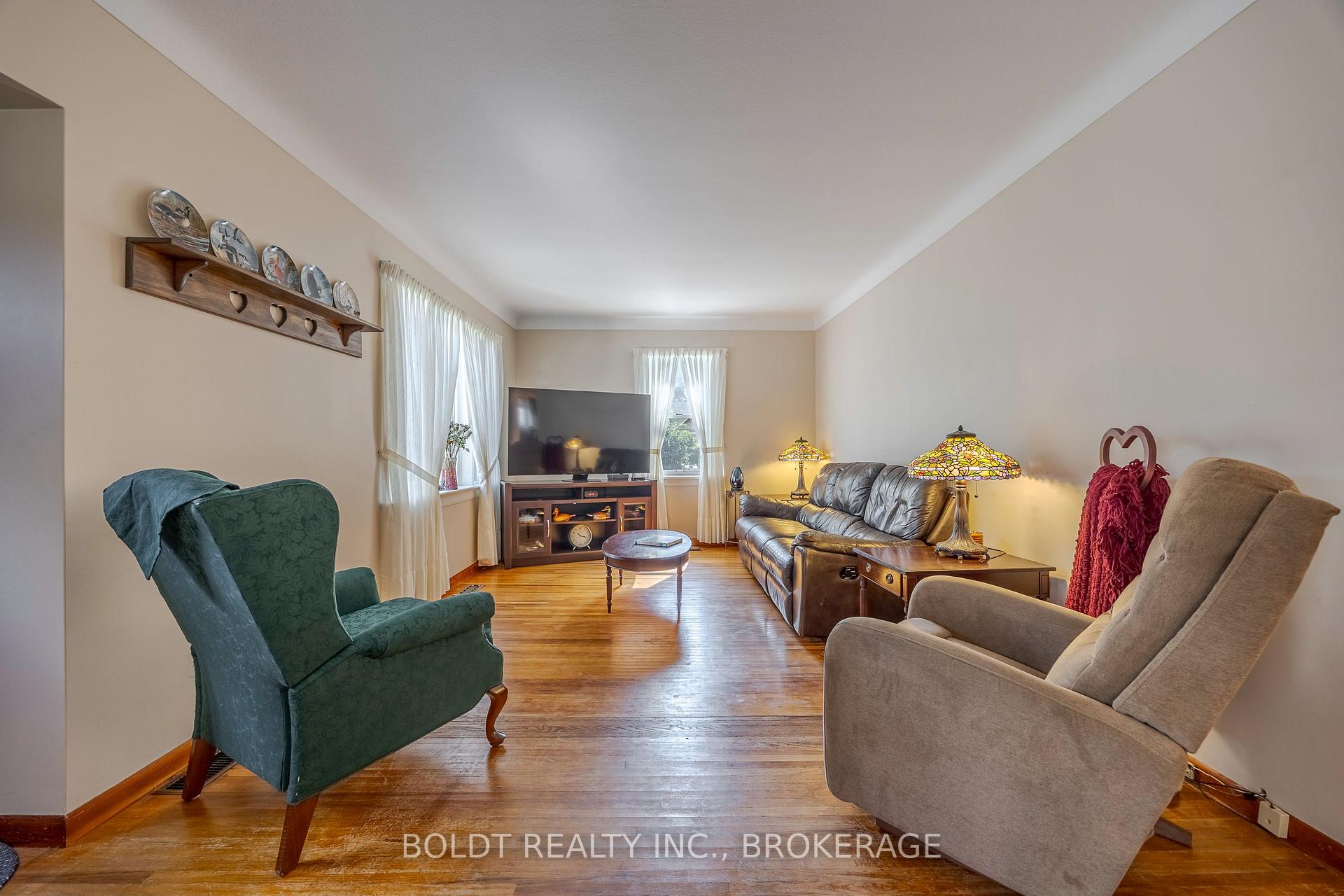 Photo 13 of 747 Ridge Road, Welland, Cooks Mills — HOMEH