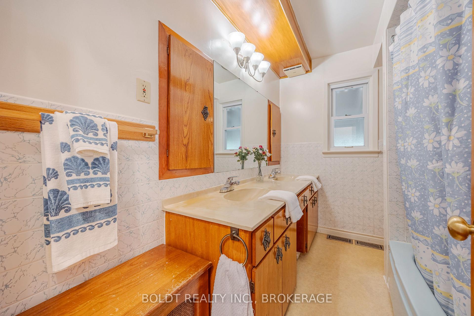 Photo 15 of 747 Ridge Road, Welland, Cooks Mills — HOMEH