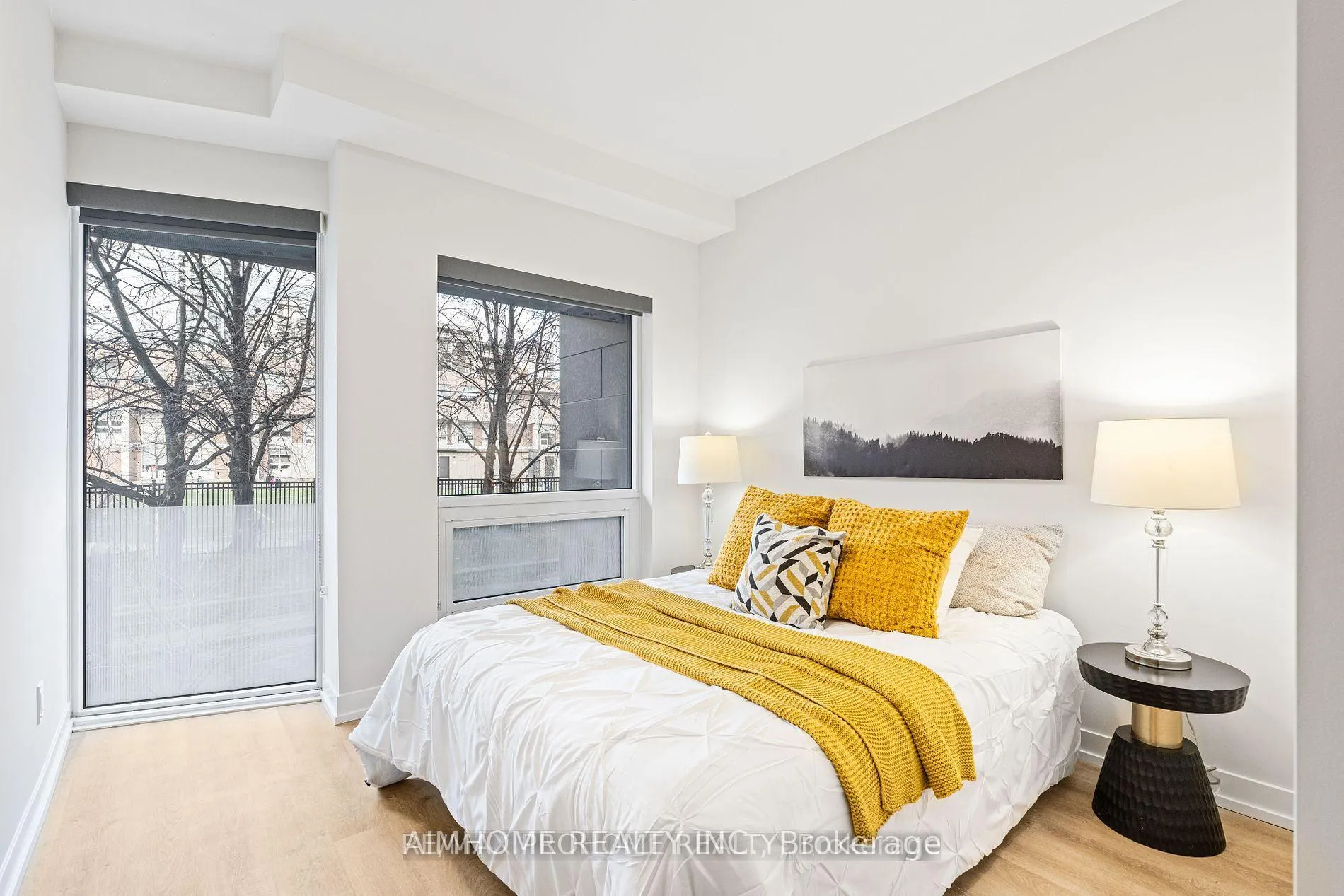 Photo 2 of 87 Wood St S Th01 St S, Toronto, Church-Yonge Corridor — HOMEH