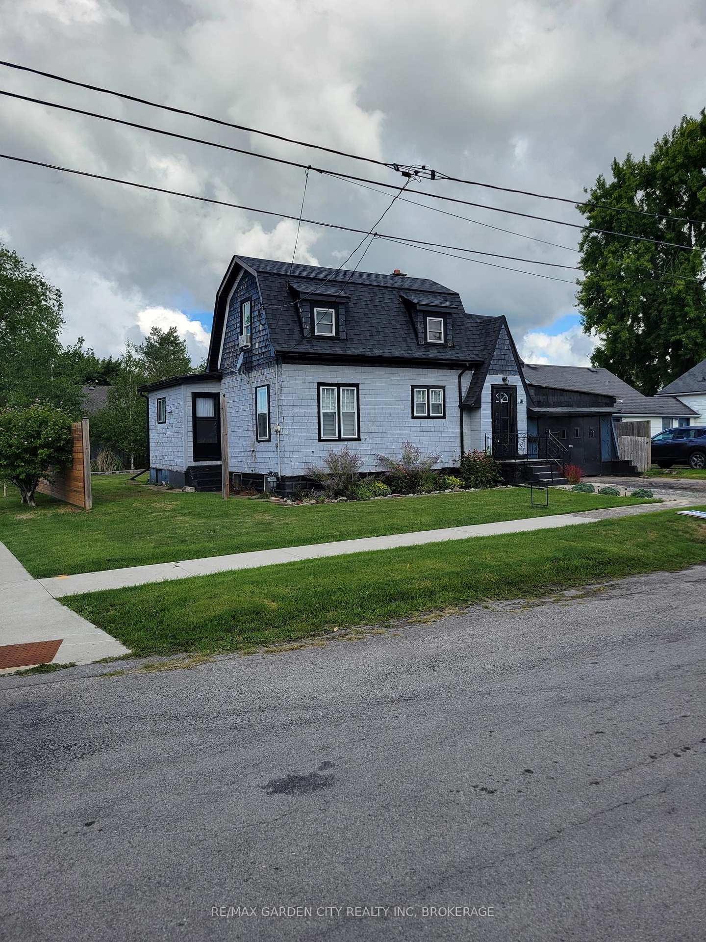 Photo 2 of 118 St Augustine Avenue, Welland, Broadway — HOMEH
