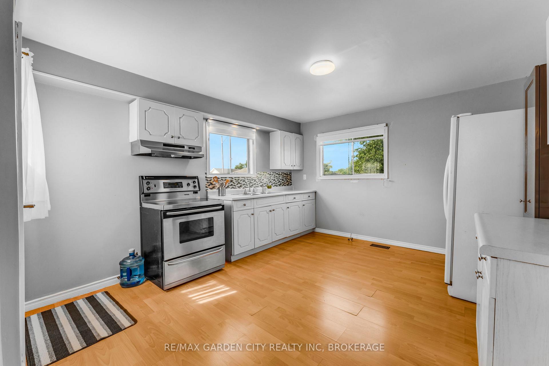 Photo 6 of 118 St Augustine Avenue, Welland, Broadway — HOMEH