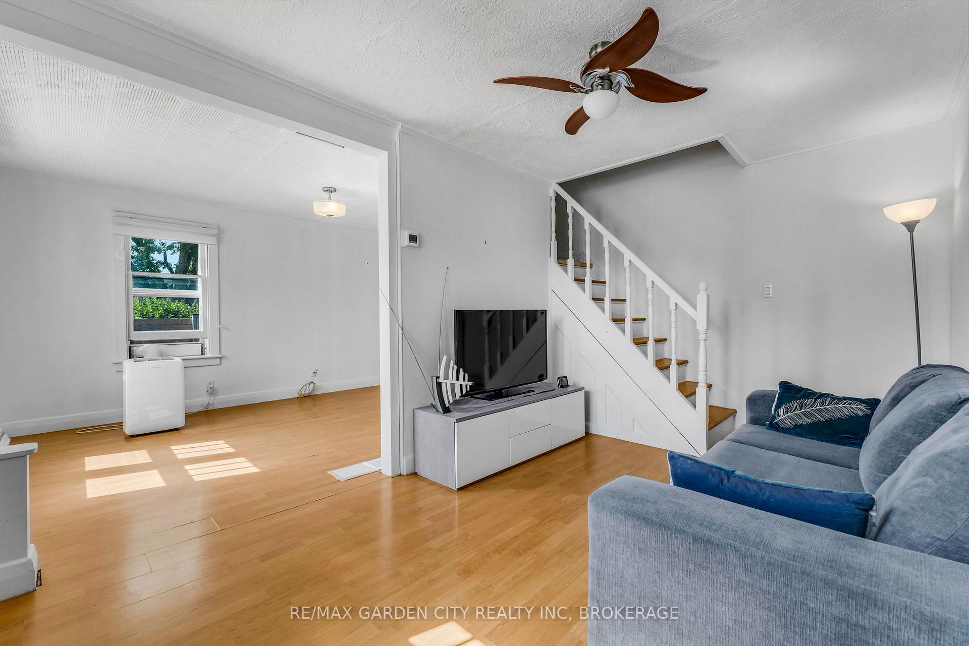 Photo 7 of 118 St Augustine Avenue, Welland, Broadway — HOMEH