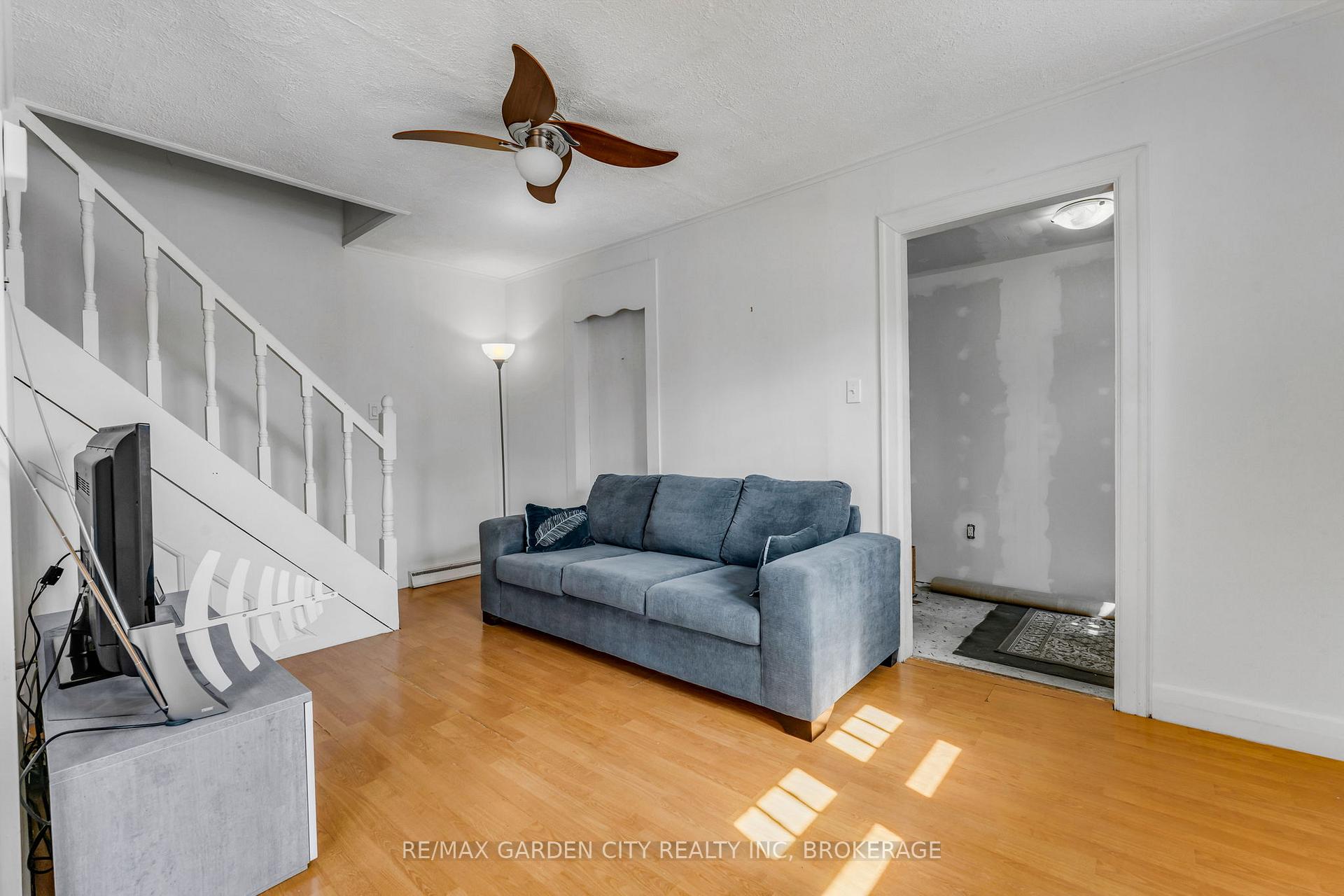Photo 8 of 118 St Augustine Avenue, Welland, Broadway — HOMEH