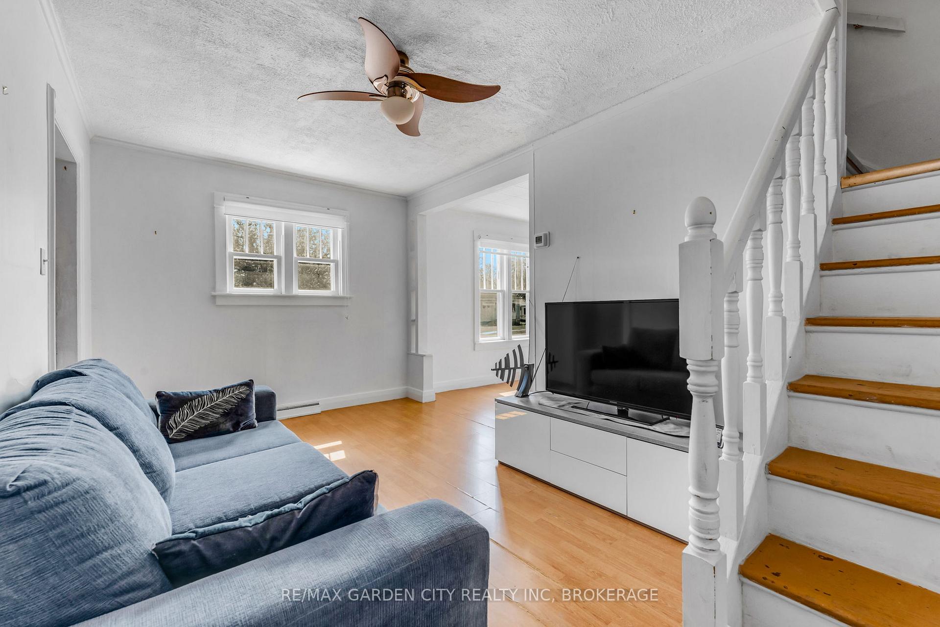 Photo 9 of 118 St Augustine Avenue, Welland, Broadway — HOMEH
