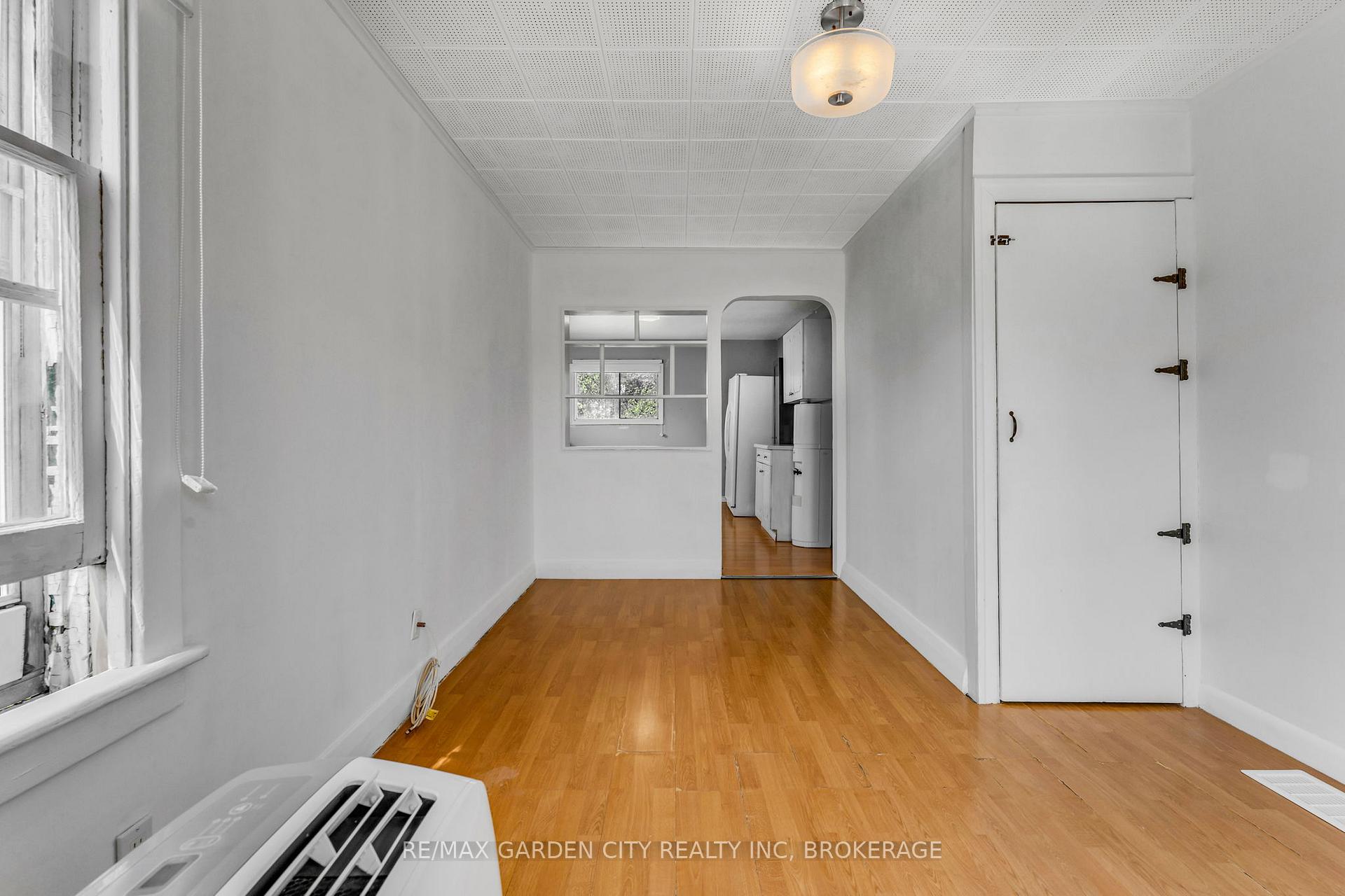 Photo 11 of 118 St Augustine Avenue, Welland, Broadway — HOMEH