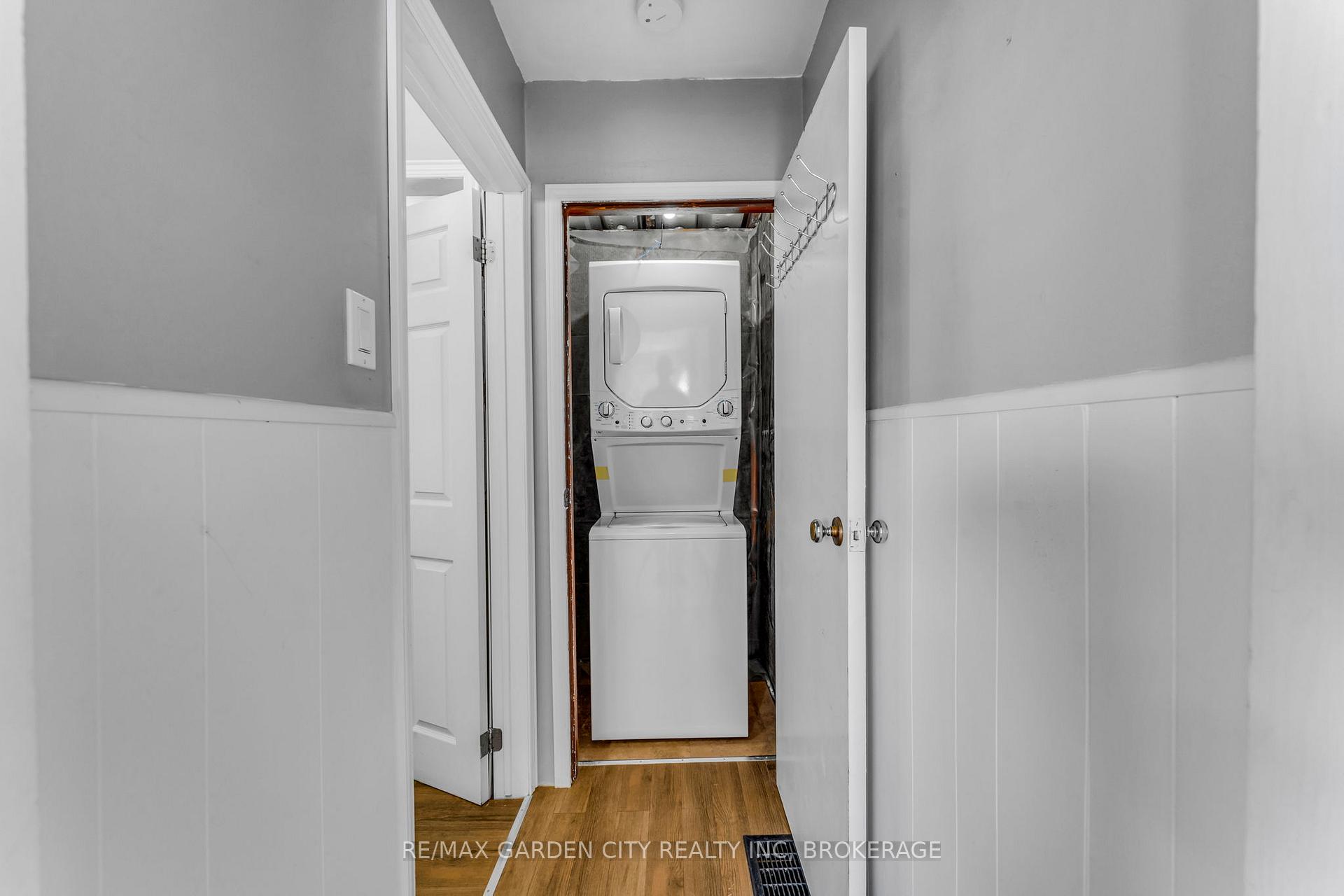 Photo 17 of 118 St Augustine Avenue, Welland, Broadway — HOMEH