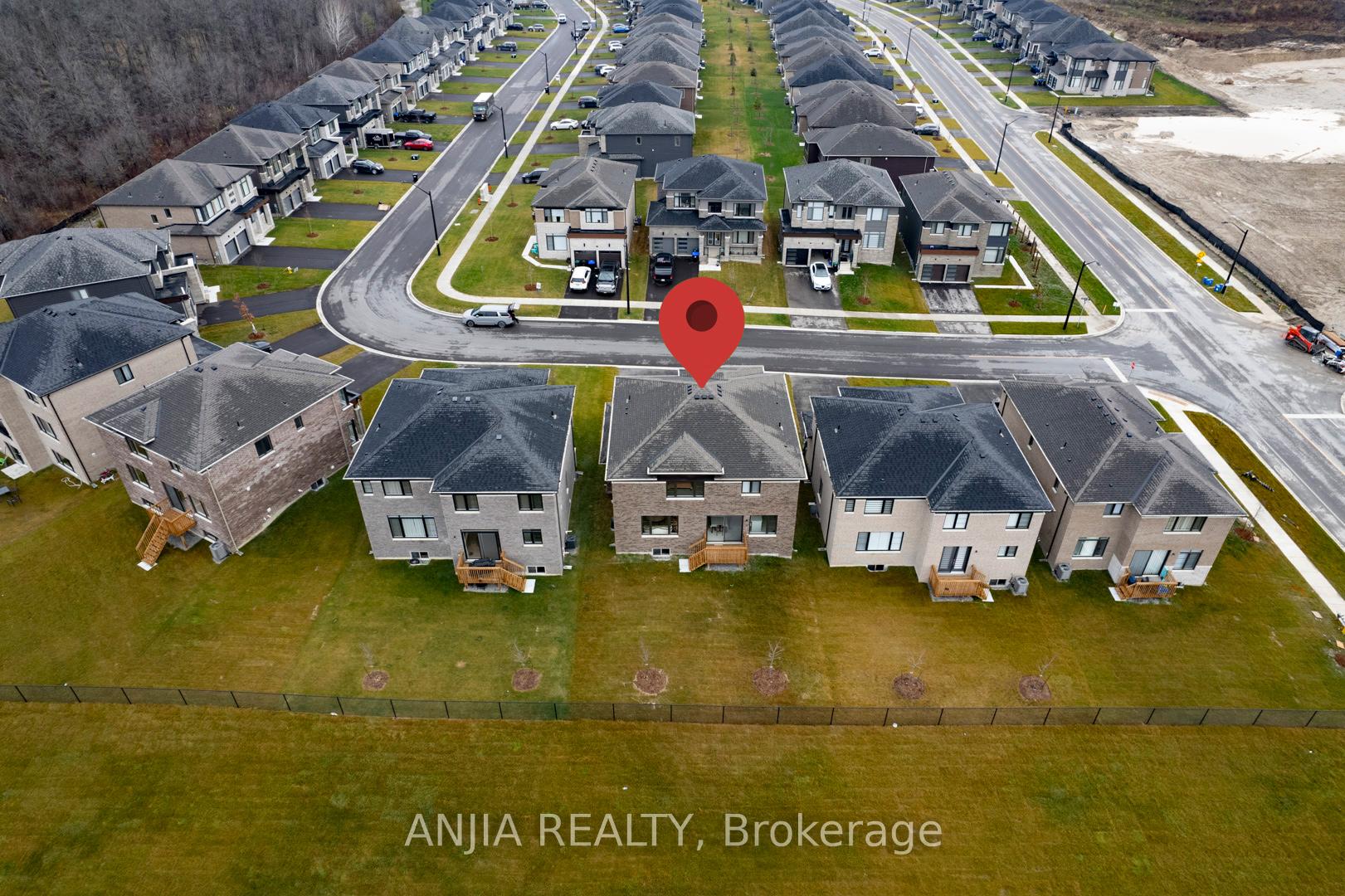 Photo 2 of 5 Del Ray Crescent, Wasaga Beach — HOMEH