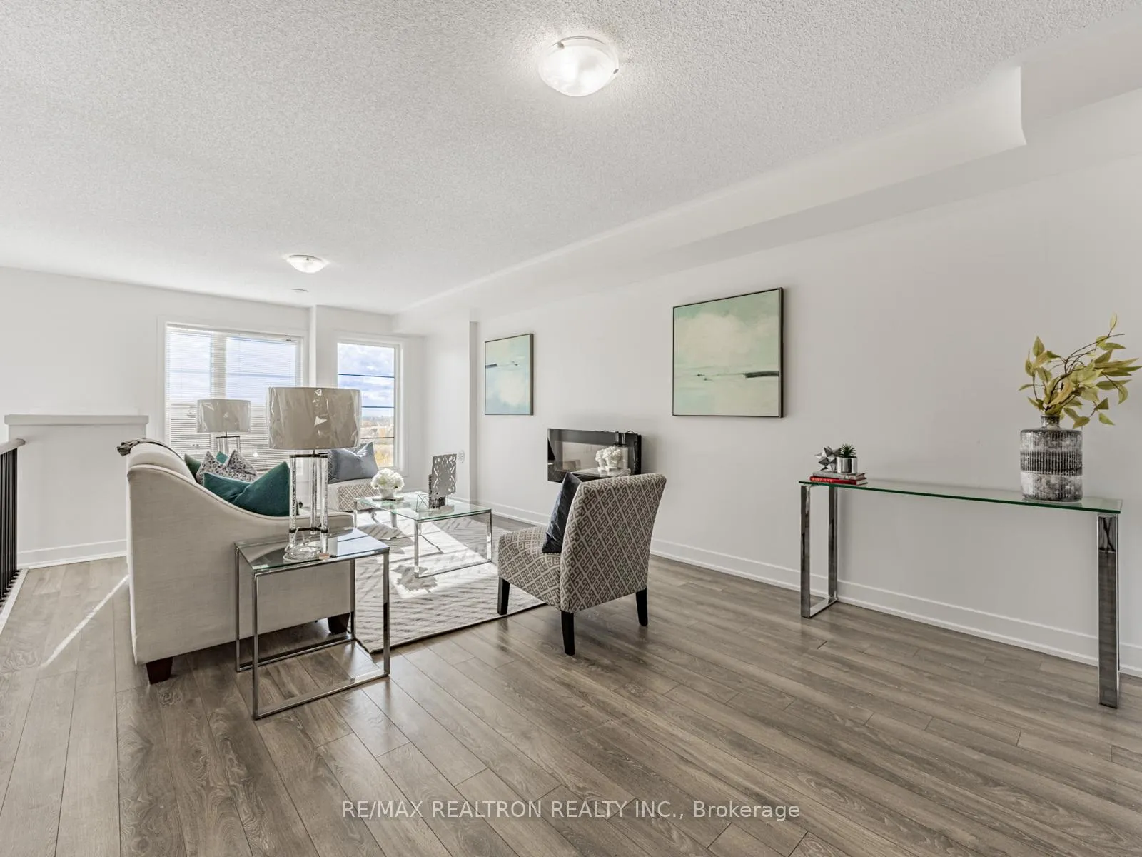 Photo 4 of 48 Shawfield Way, Whitby, Pringle Creek — HOMEH
