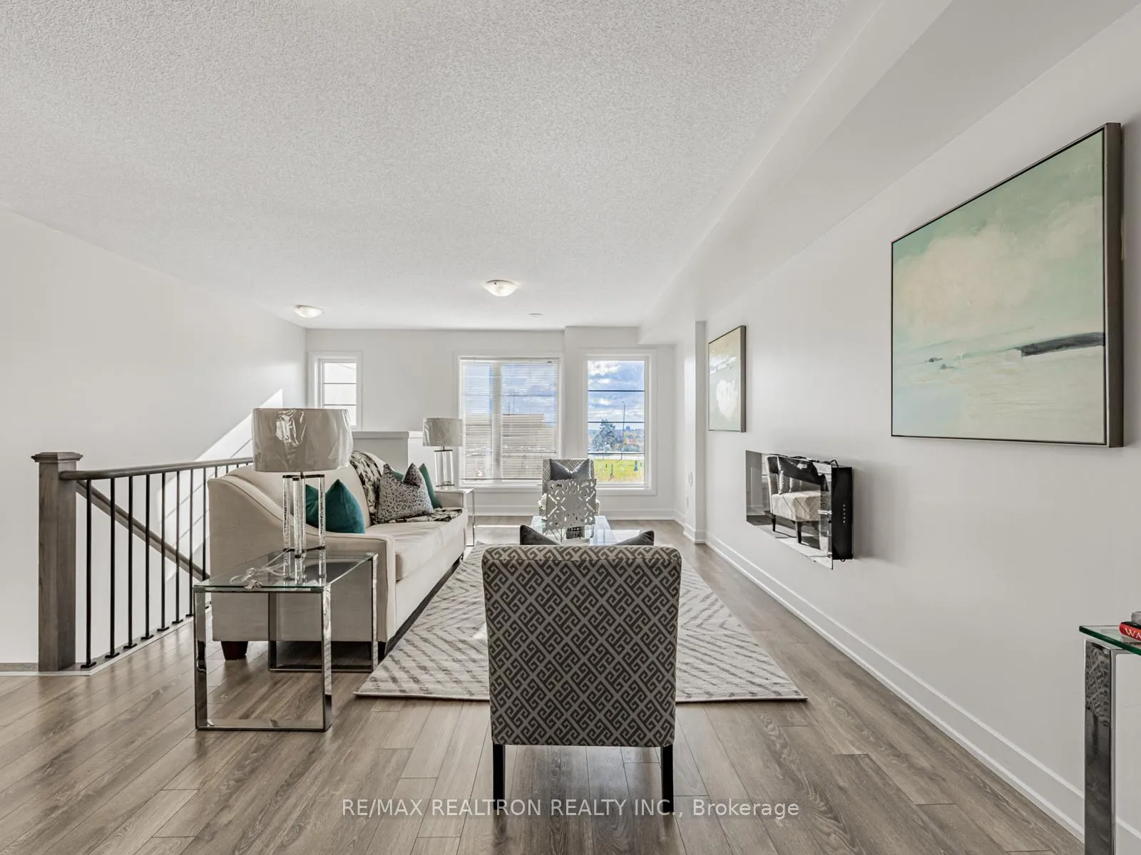 Photo 5 of 48 Shawfield Way, Whitby, Pringle Creek — HOMEH