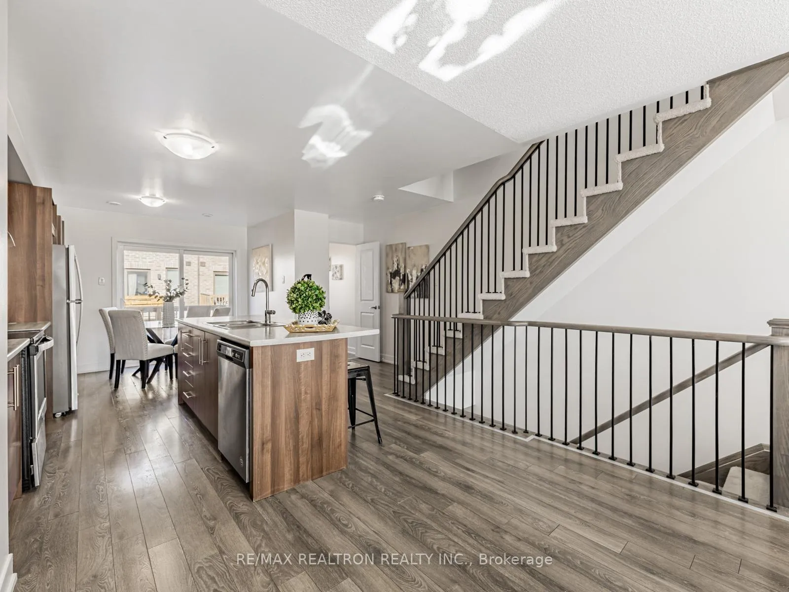Photo 8 of 48 Shawfield Way, Whitby, Pringle Creek — HOMEH