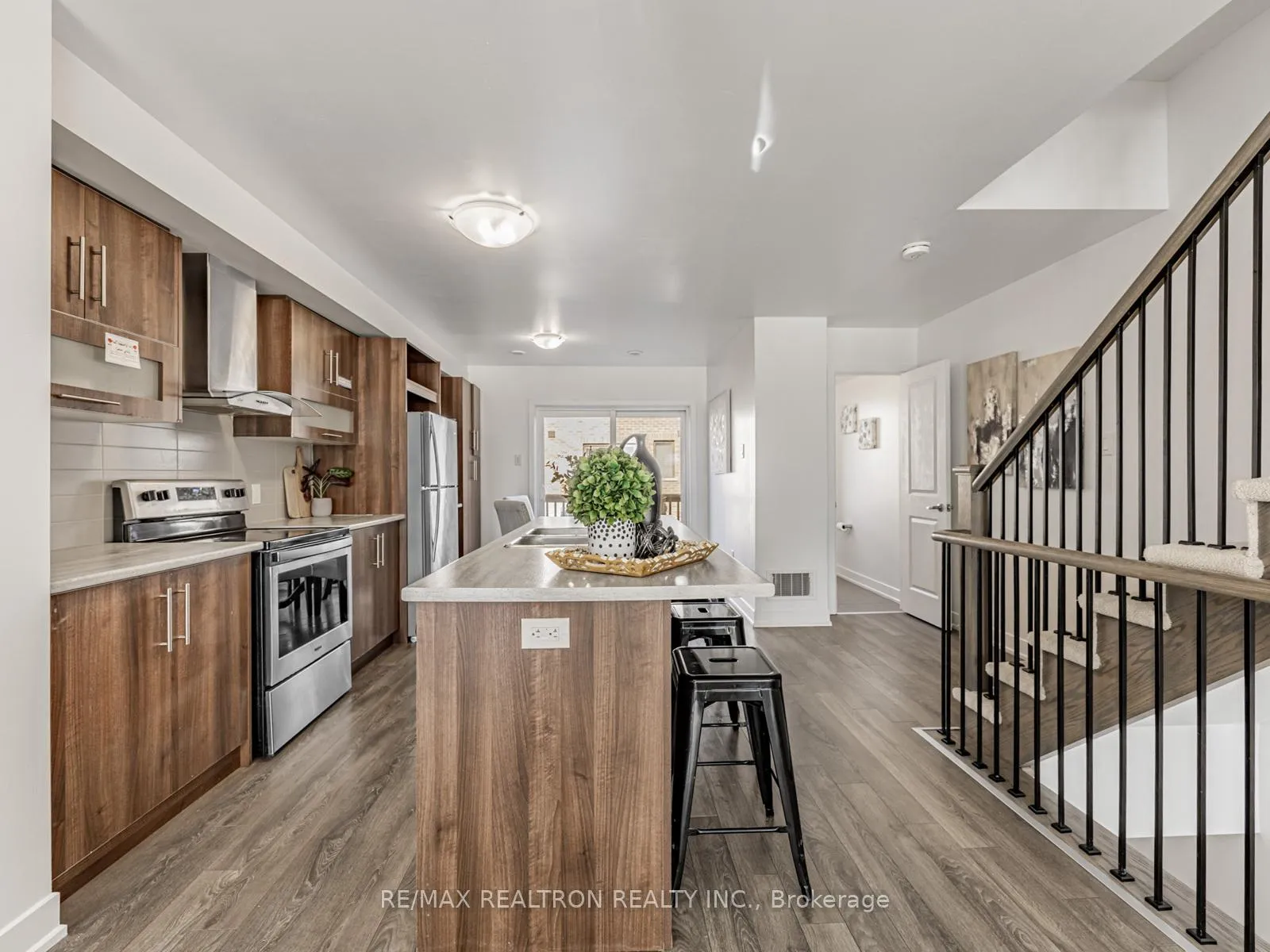Photo 9 of 48 Shawfield Way, Whitby, Pringle Creek — HOMEH
