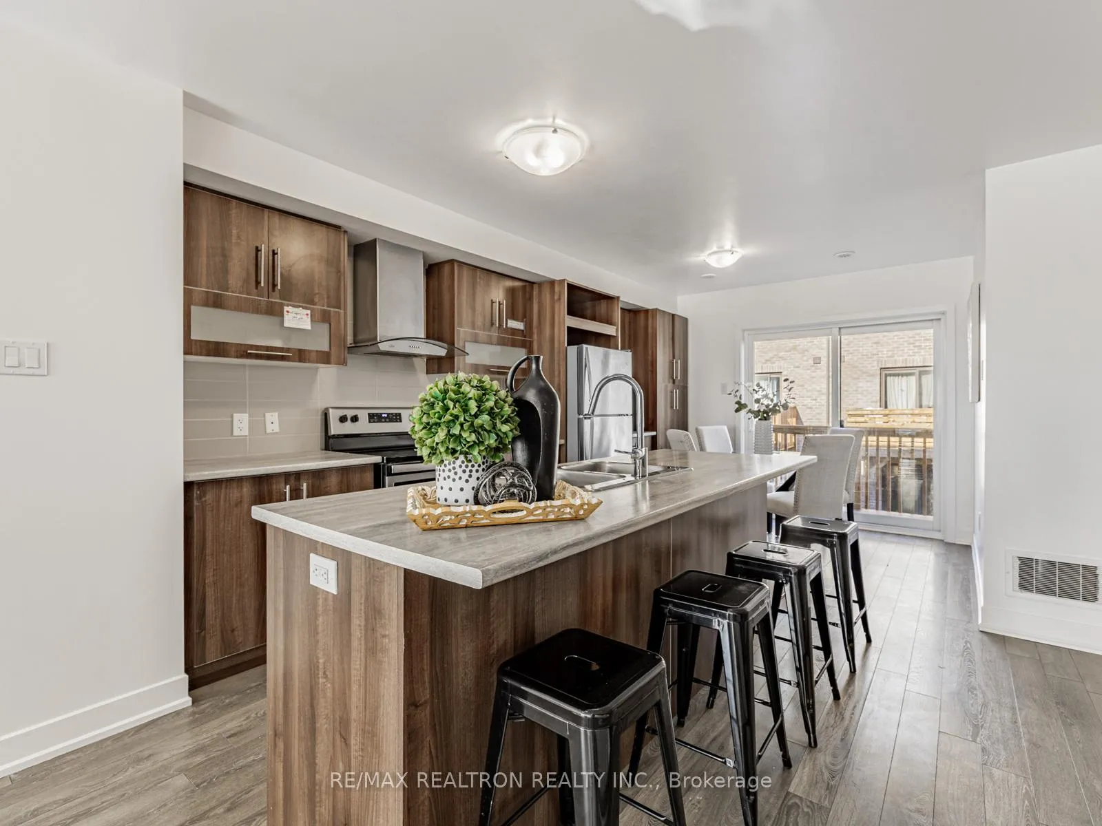 Photo 10 of 48 Shawfield Way, Whitby, Pringle Creek — HOMEH