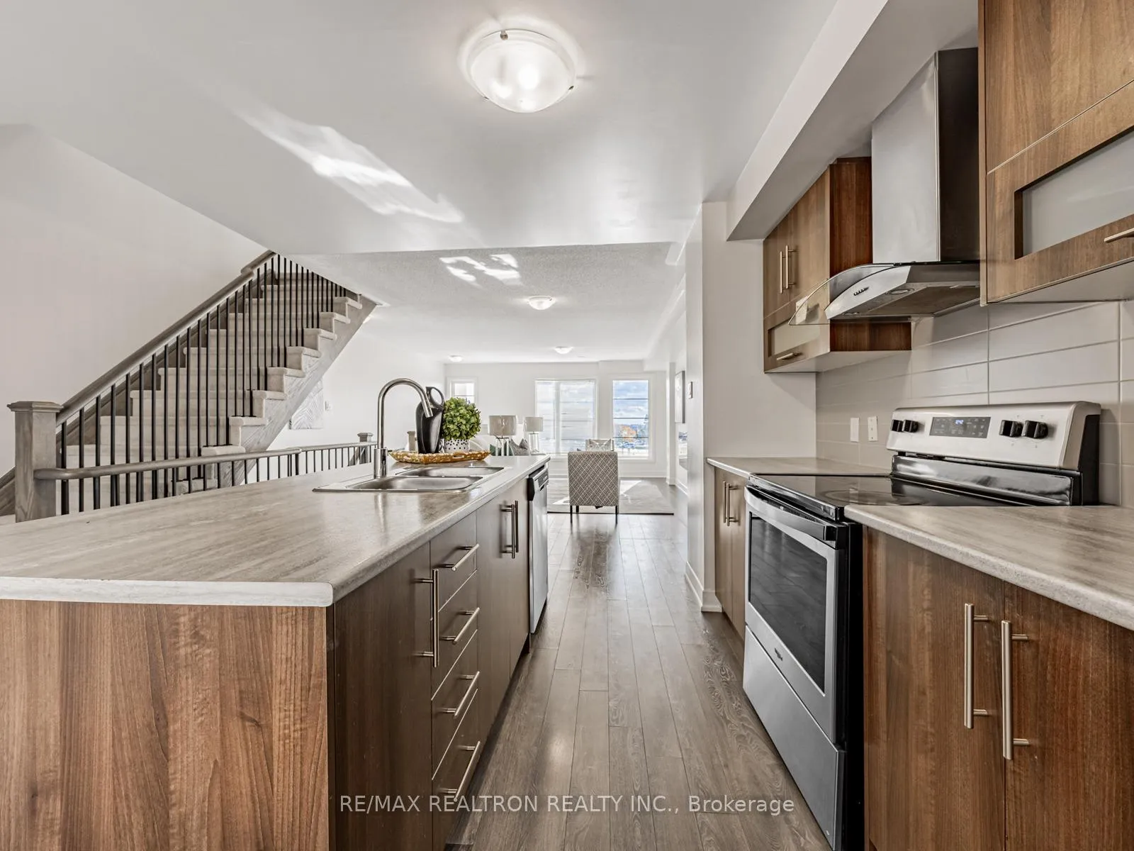 Photo 12 of 48 Shawfield Way, Whitby, Pringle Creek — HOMEH