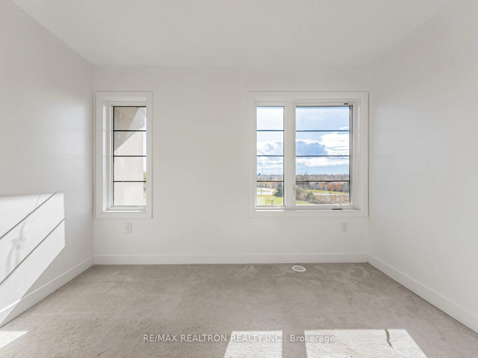Photo 19 of 48 Shawfield Way, Whitby, Pringle Creek — HOMEH