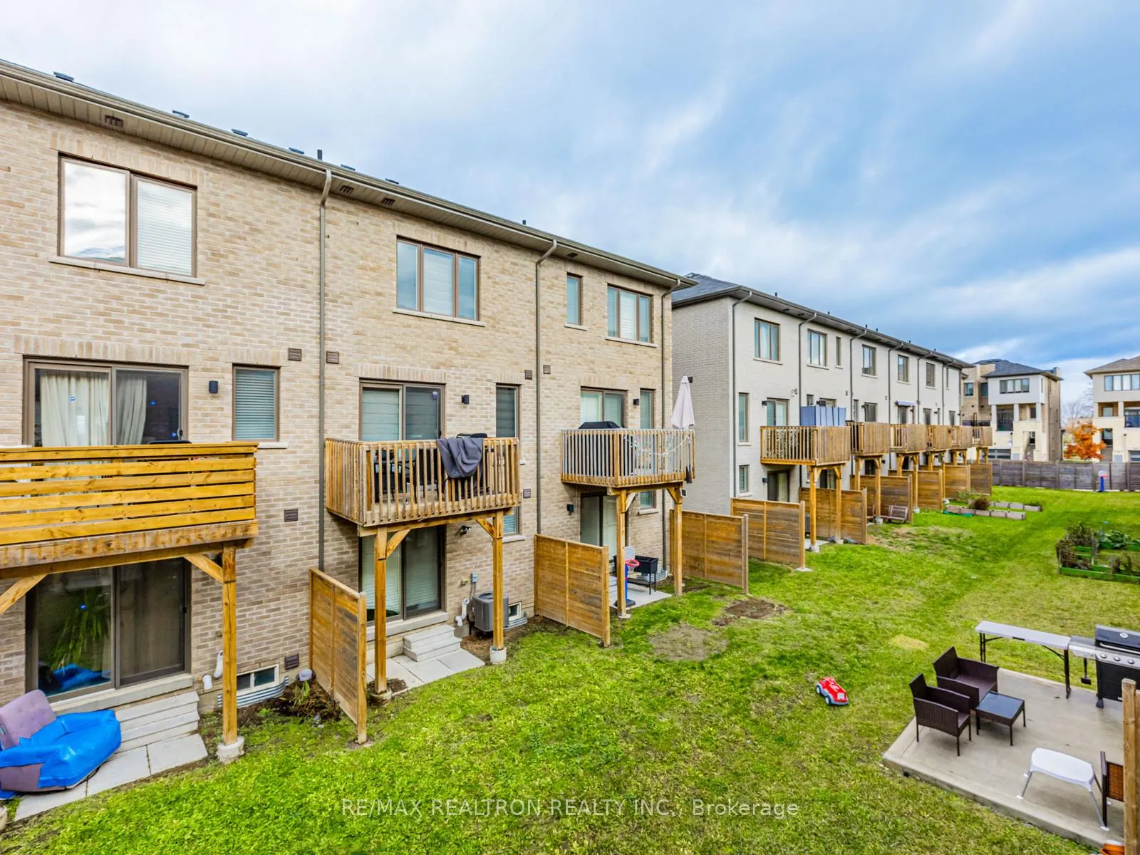 Photo 32 of 48 Shawfield Way, Whitby, Pringle Creek — HOMEH