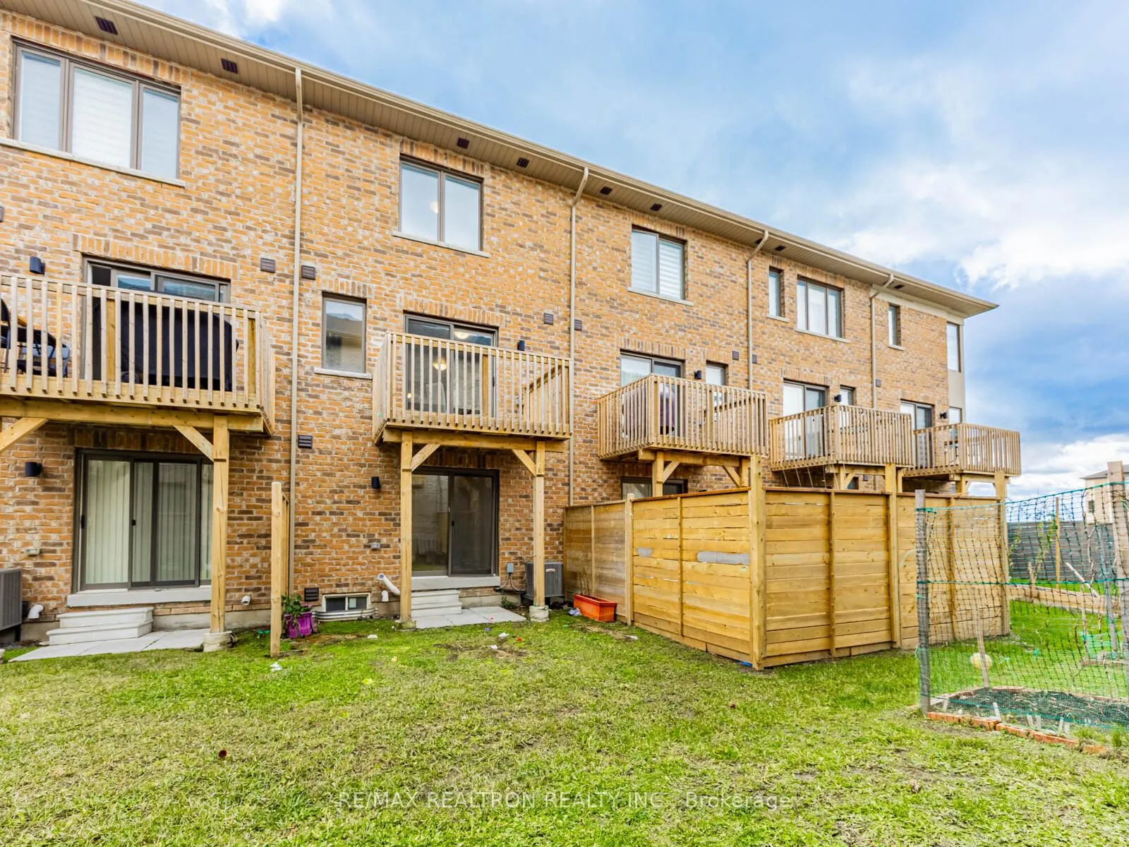 Photo 34 of 48 Shawfield Way, Whitby, Pringle Creek — HOMEH