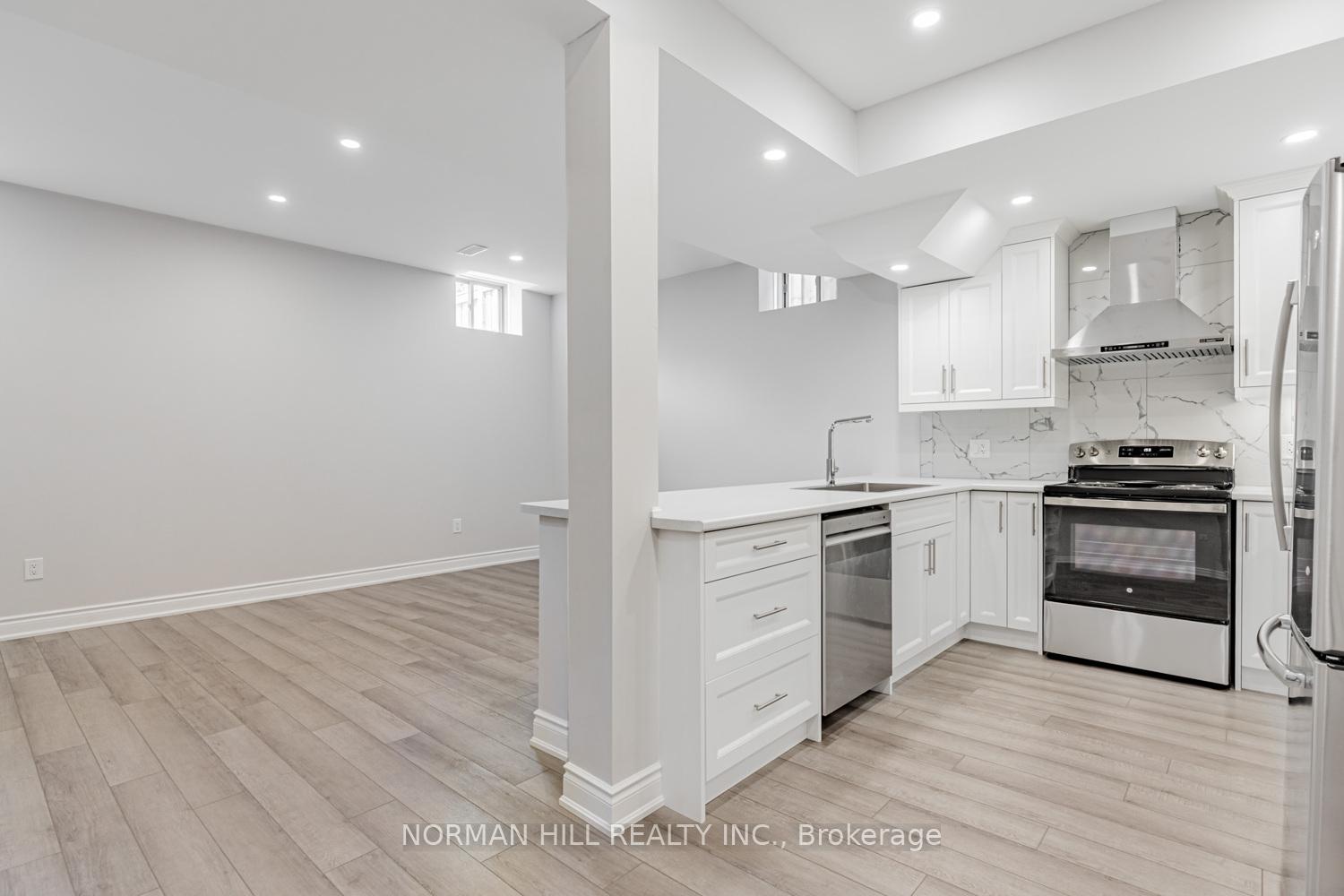 Photo 4 of 92 Balderson Drive, Vaughan, Kleinburg — HOMEH