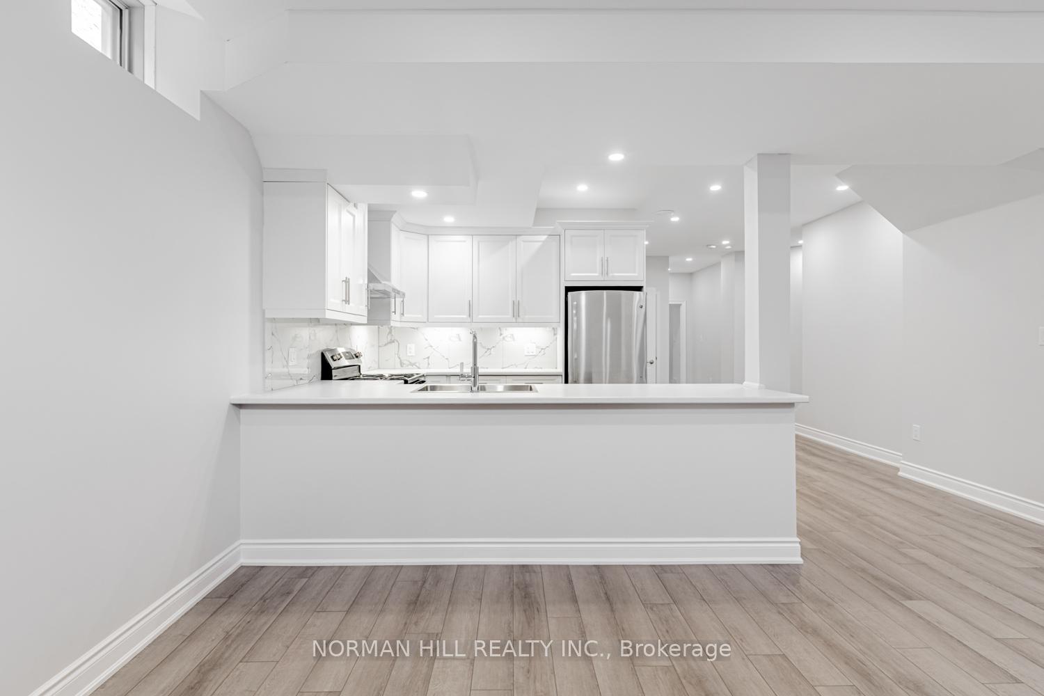 Photo 5 of 92 Balderson Drive, Vaughan, Kleinburg — HOMEH
