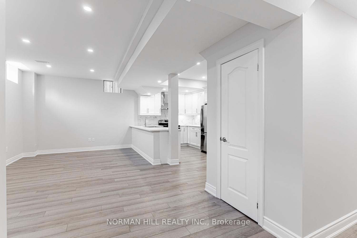 Photo 10 of 92 Balderson Drive, Vaughan, Kleinburg — HOMEH