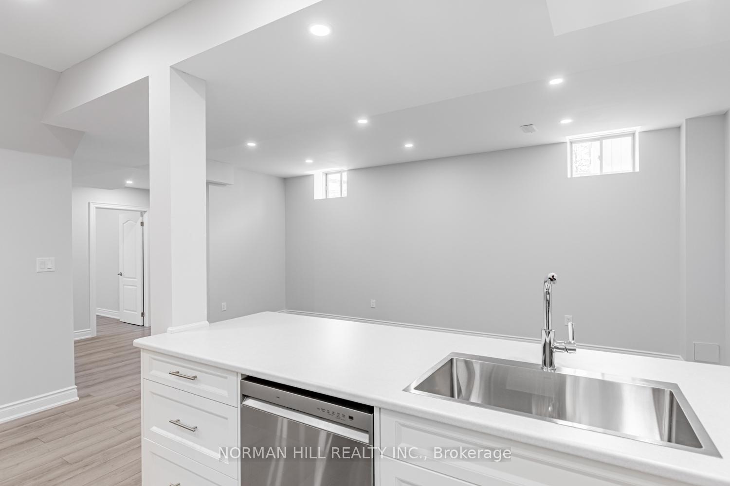 Photo 12 of 92 Balderson Drive, Vaughan, Kleinburg — HOMEH