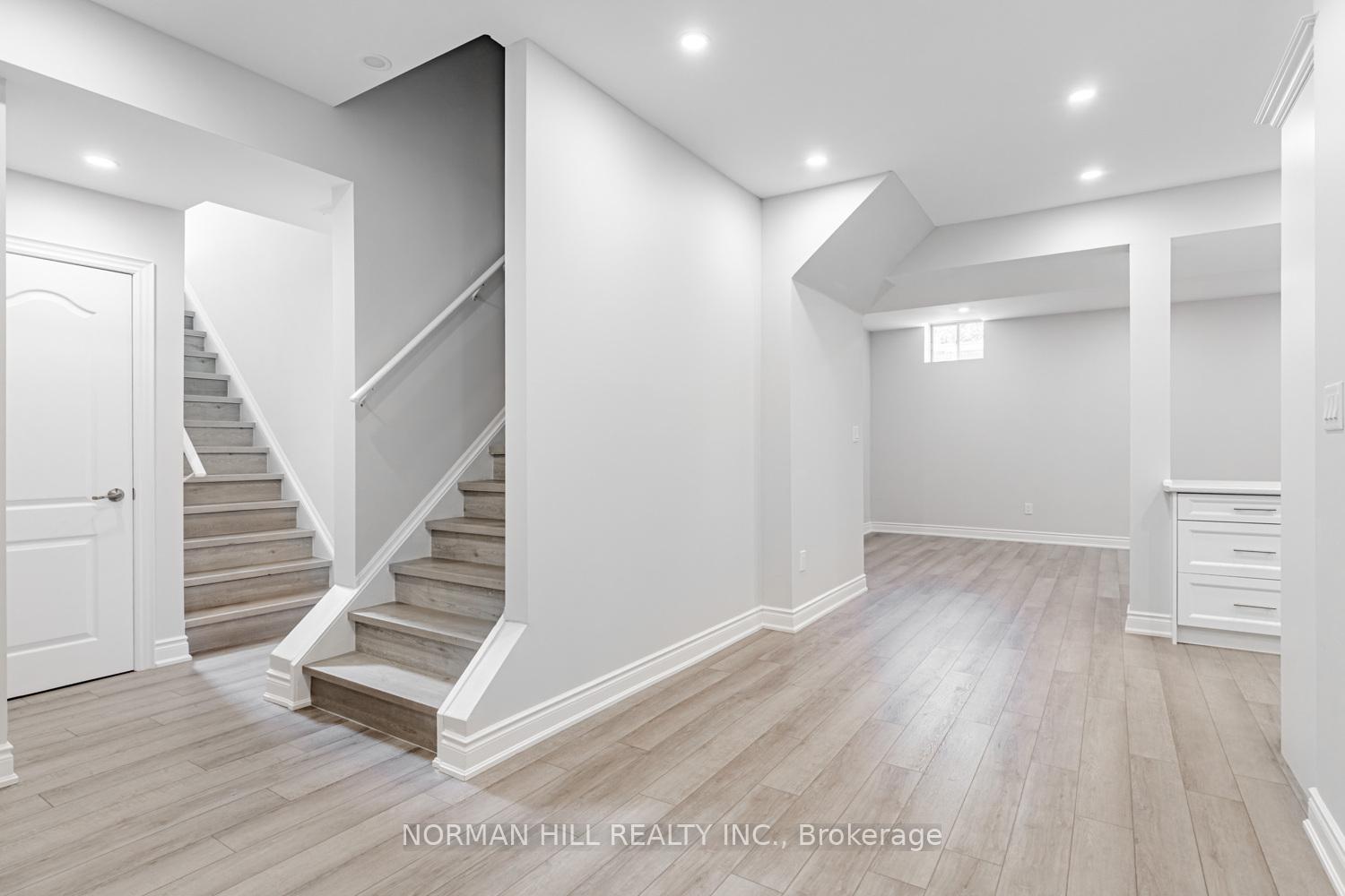 Photo 14 of 92 Balderson Drive, Vaughan, Kleinburg — HOMEH