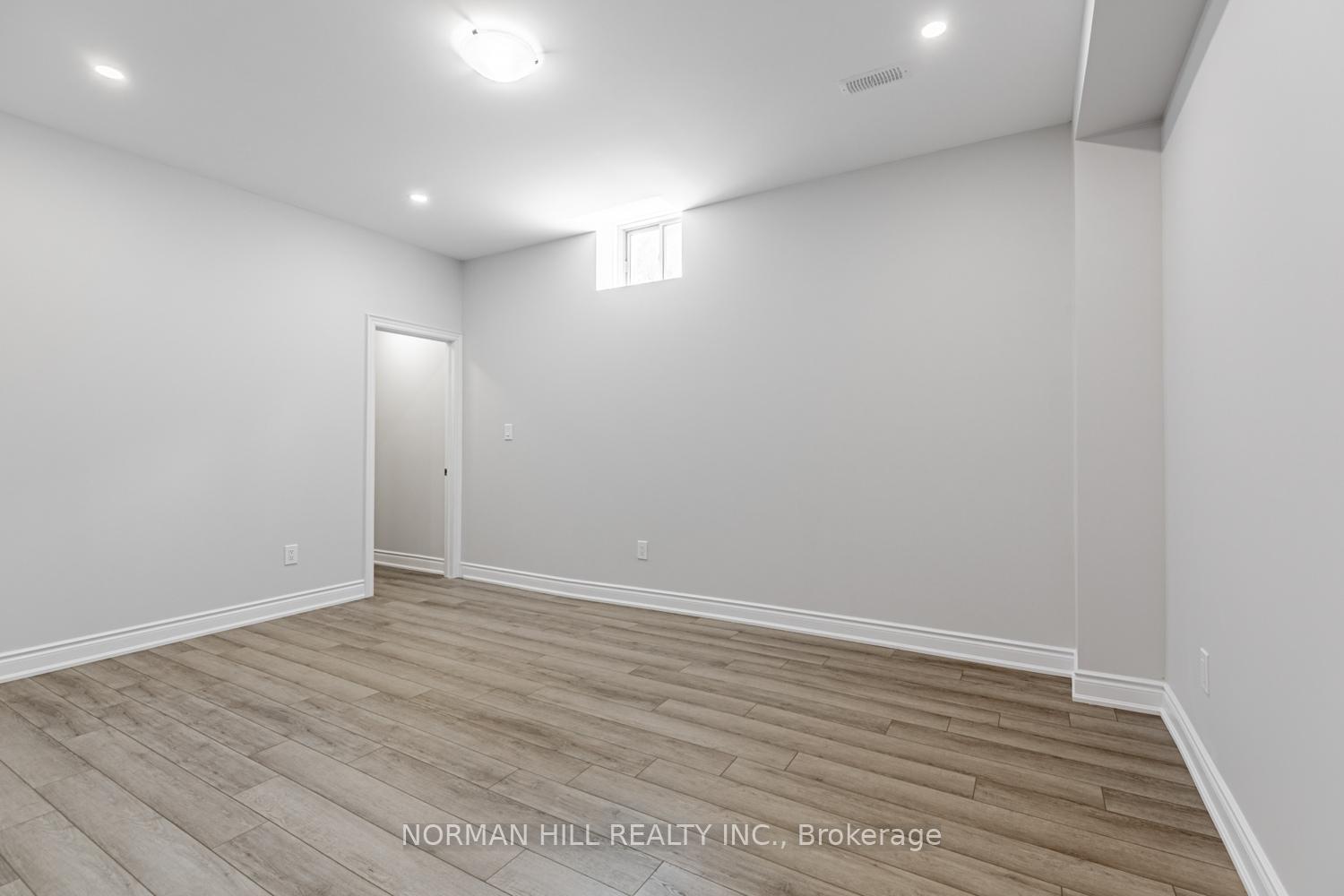 Photo 16 of 92 Balderson Drive, Vaughan, Kleinburg — HOMEH
