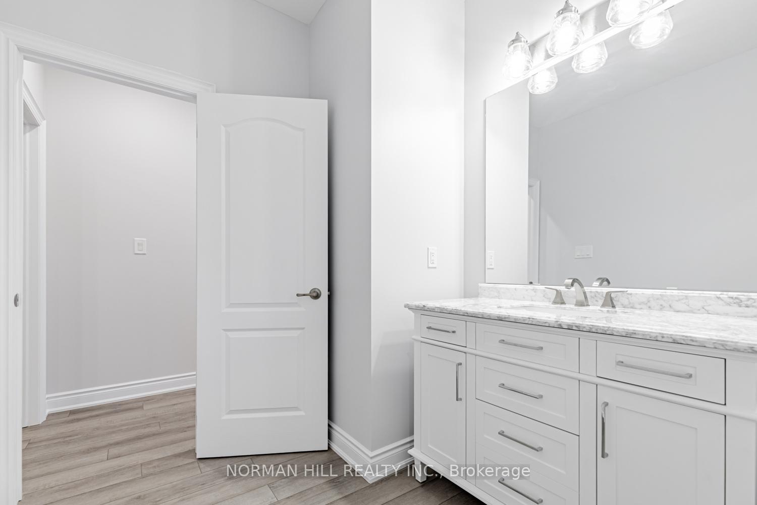 Photo 23 of 92 Balderson Drive, Vaughan, Kleinburg — HOMEH