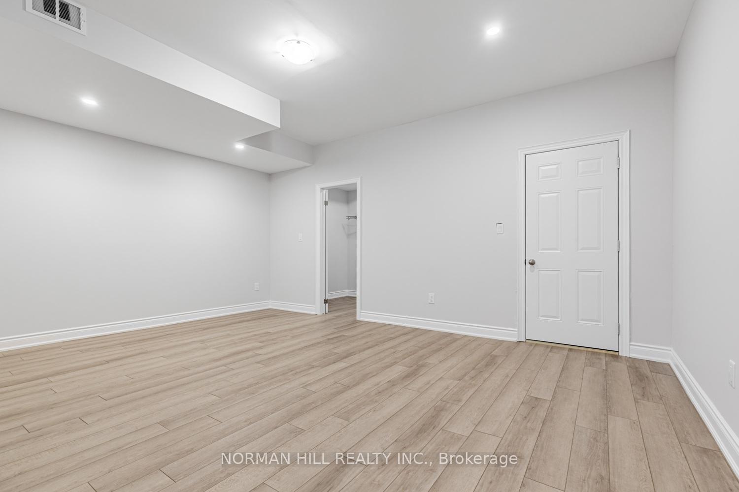 Photo 25 of 92 Balderson Drive, Vaughan, Kleinburg — HOMEH