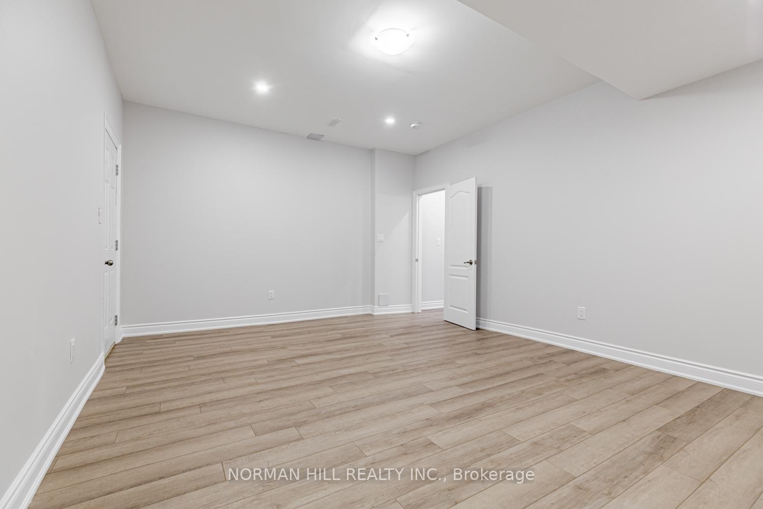 Photo 27 of 92 Balderson Drive, Vaughan, Kleinburg — HOMEH
