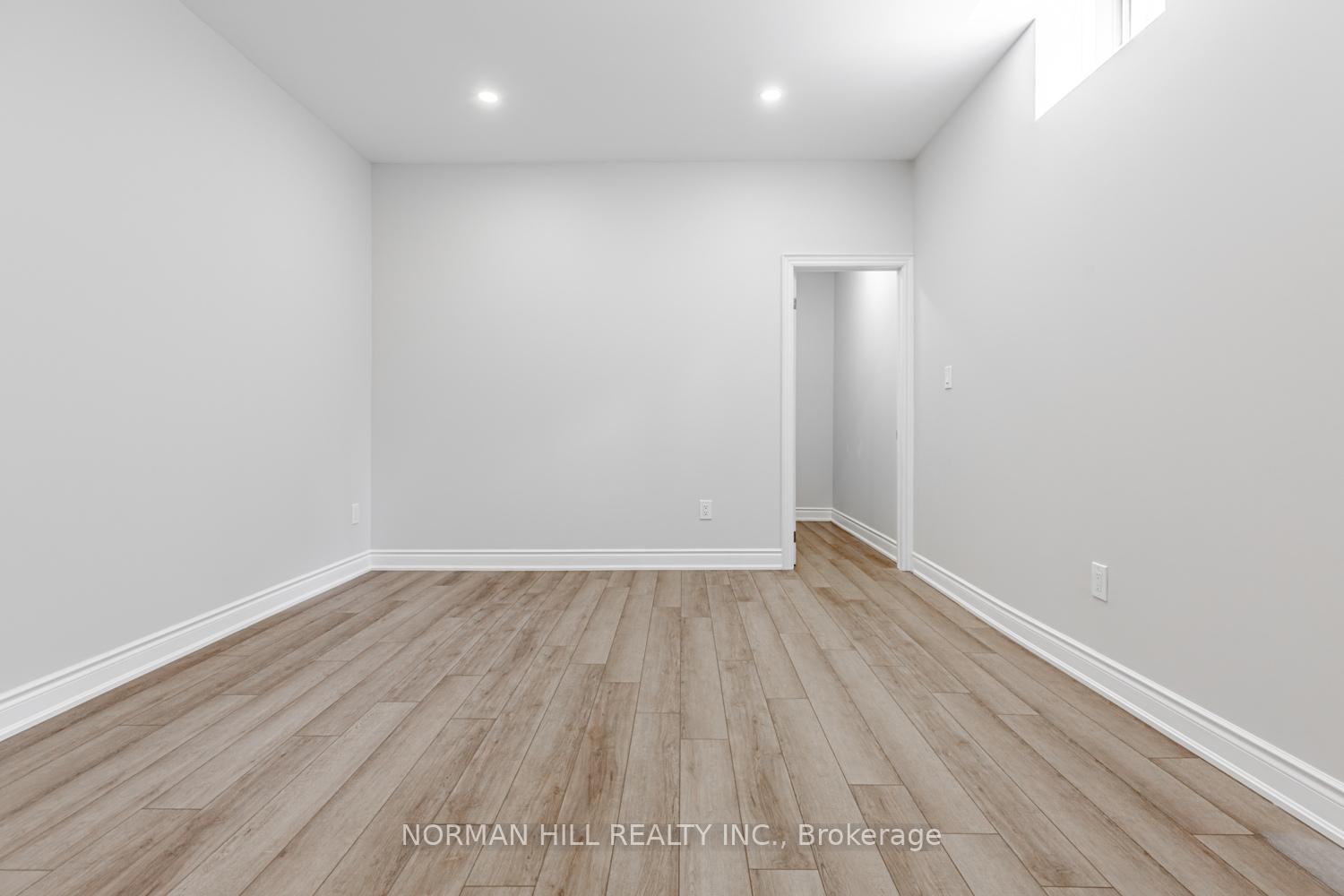 Photo 32 of 92 Balderson Drive, Vaughan, Kleinburg — HOMEH
