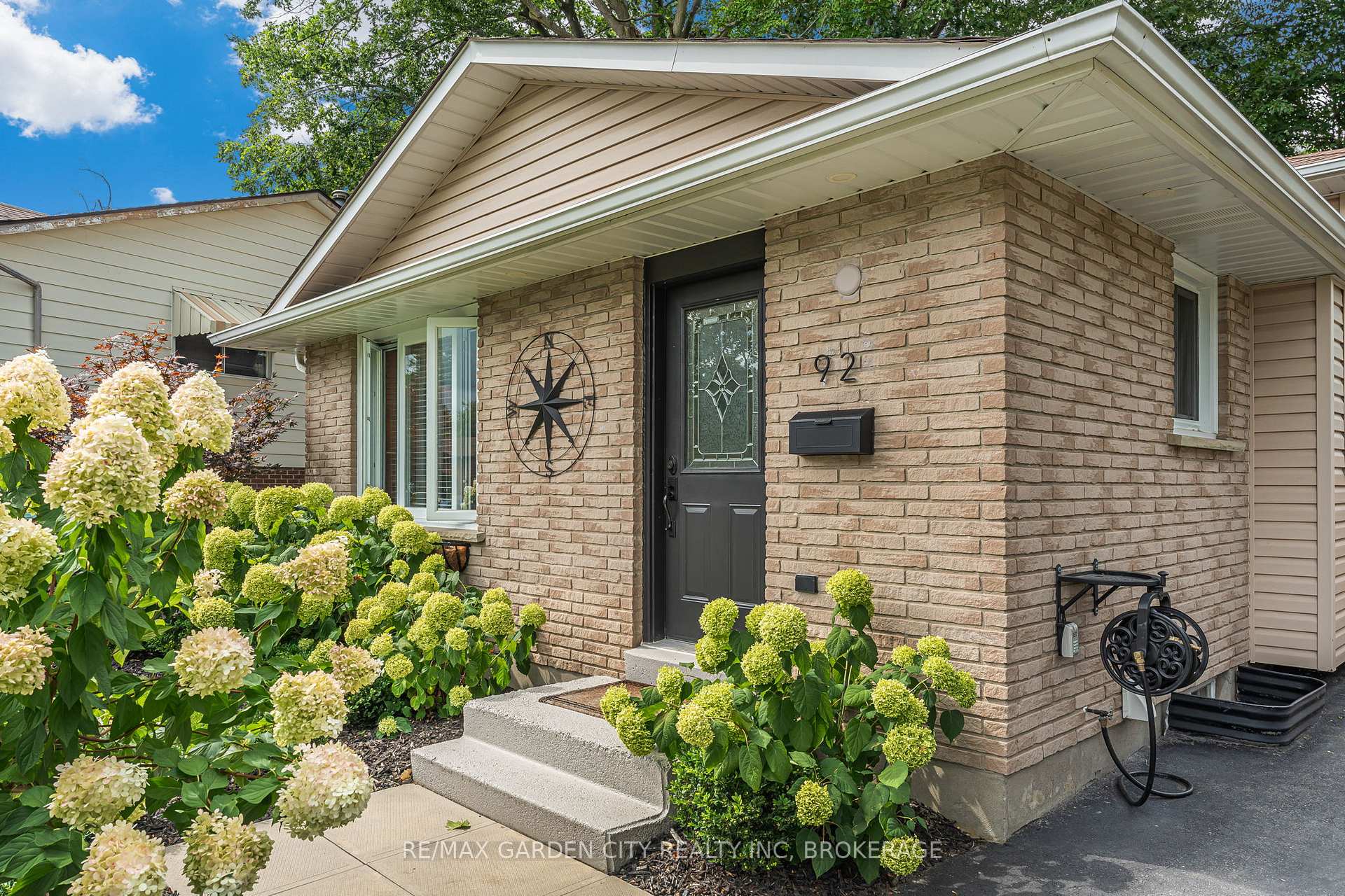 Photo 3 of 92 Glen Park Drive, Welland, Prince Charles — HOMEH