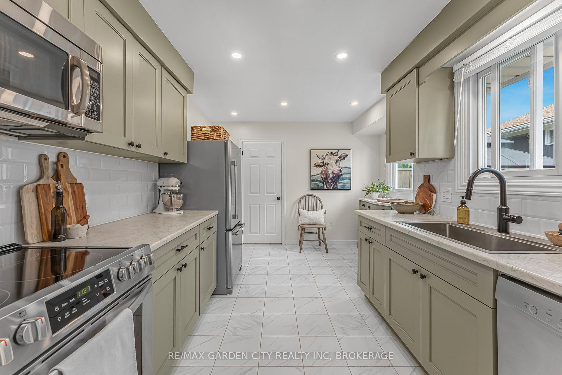 Photo 5 of 92 Glen Park Drive, Welland, Prince Charles — HOMEH