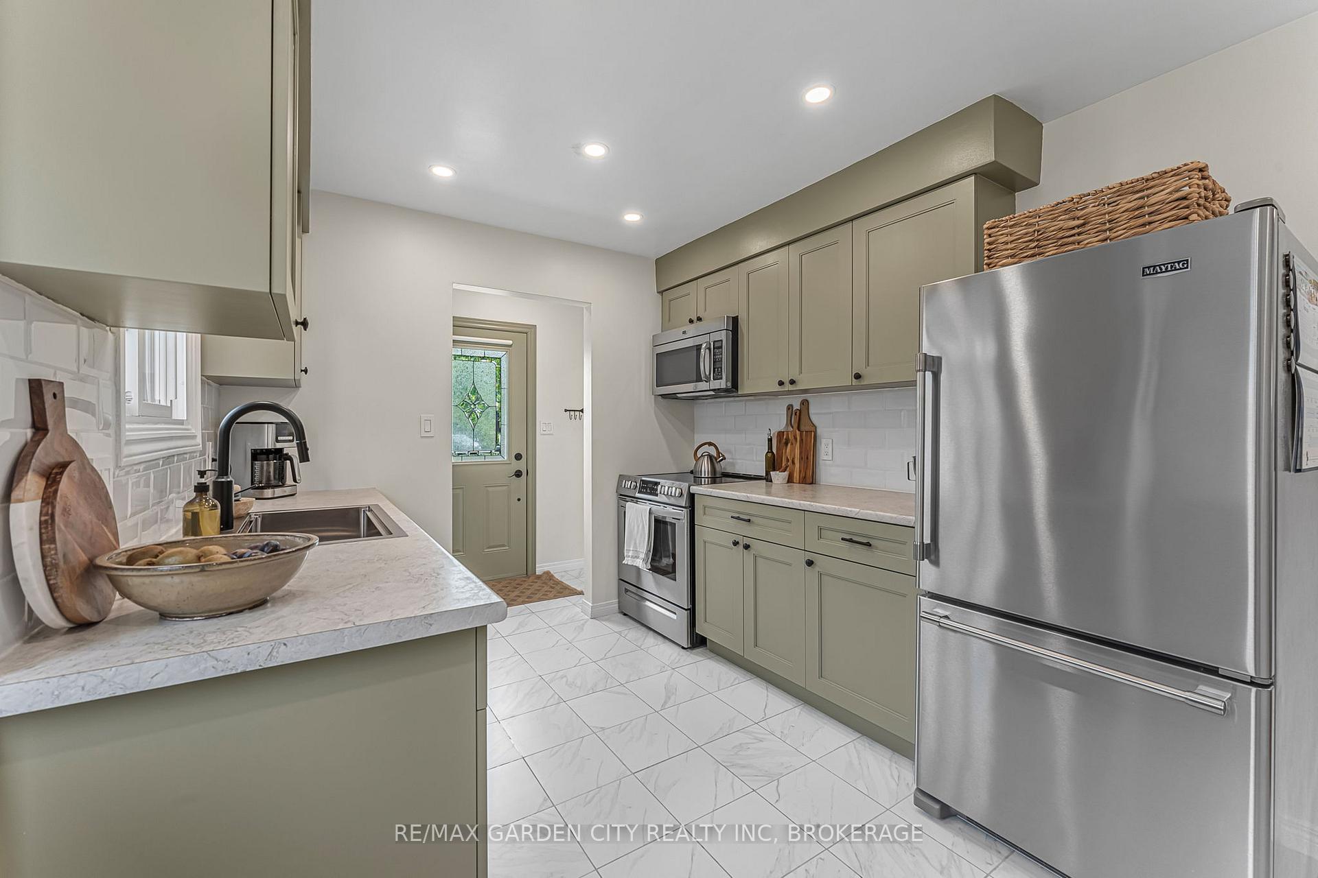 Photo 6 of 92 Glen Park Drive, Welland, Prince Charles — HOMEH