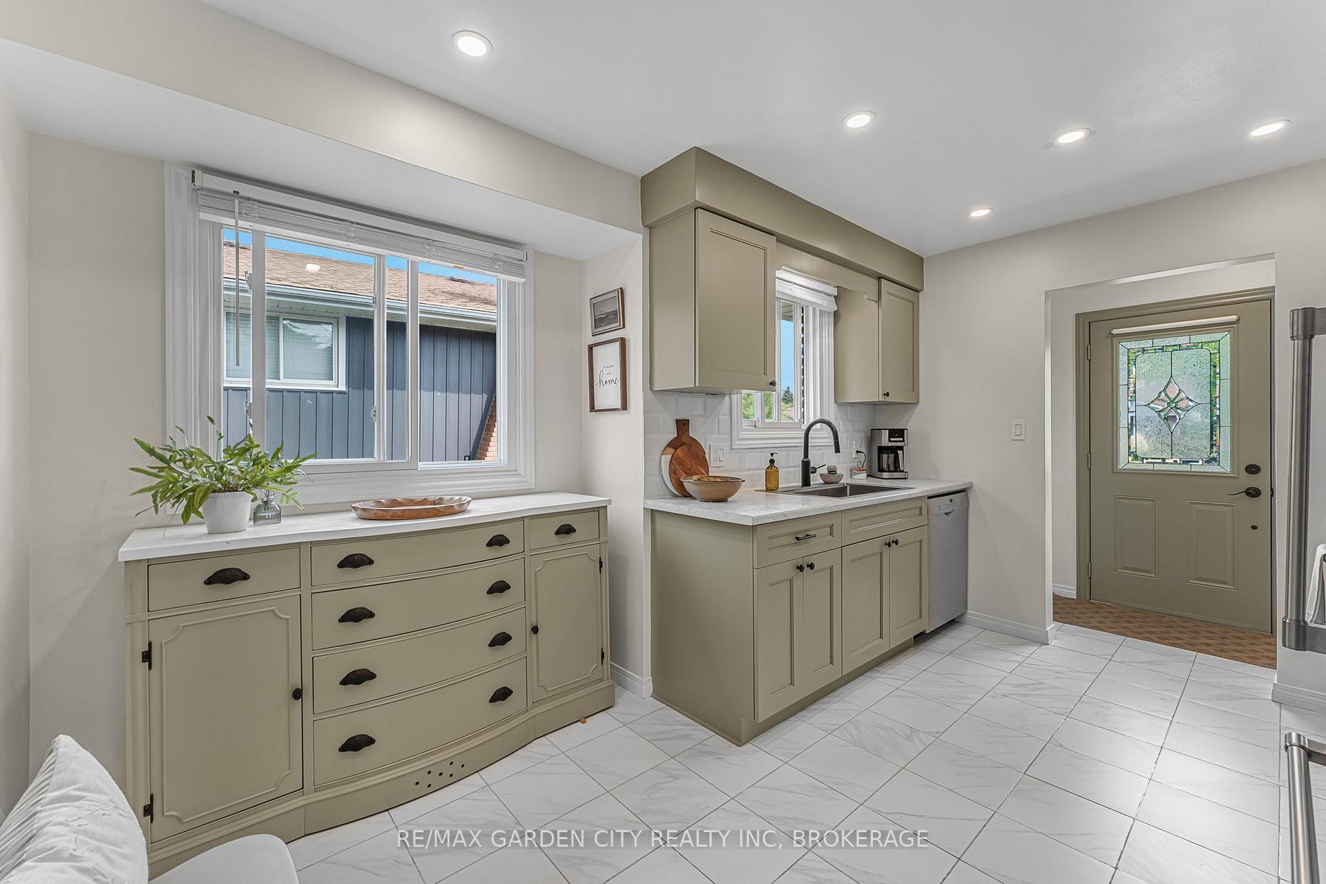 Photo 7 of 92 Glen Park Drive, Welland, Prince Charles — HOMEH