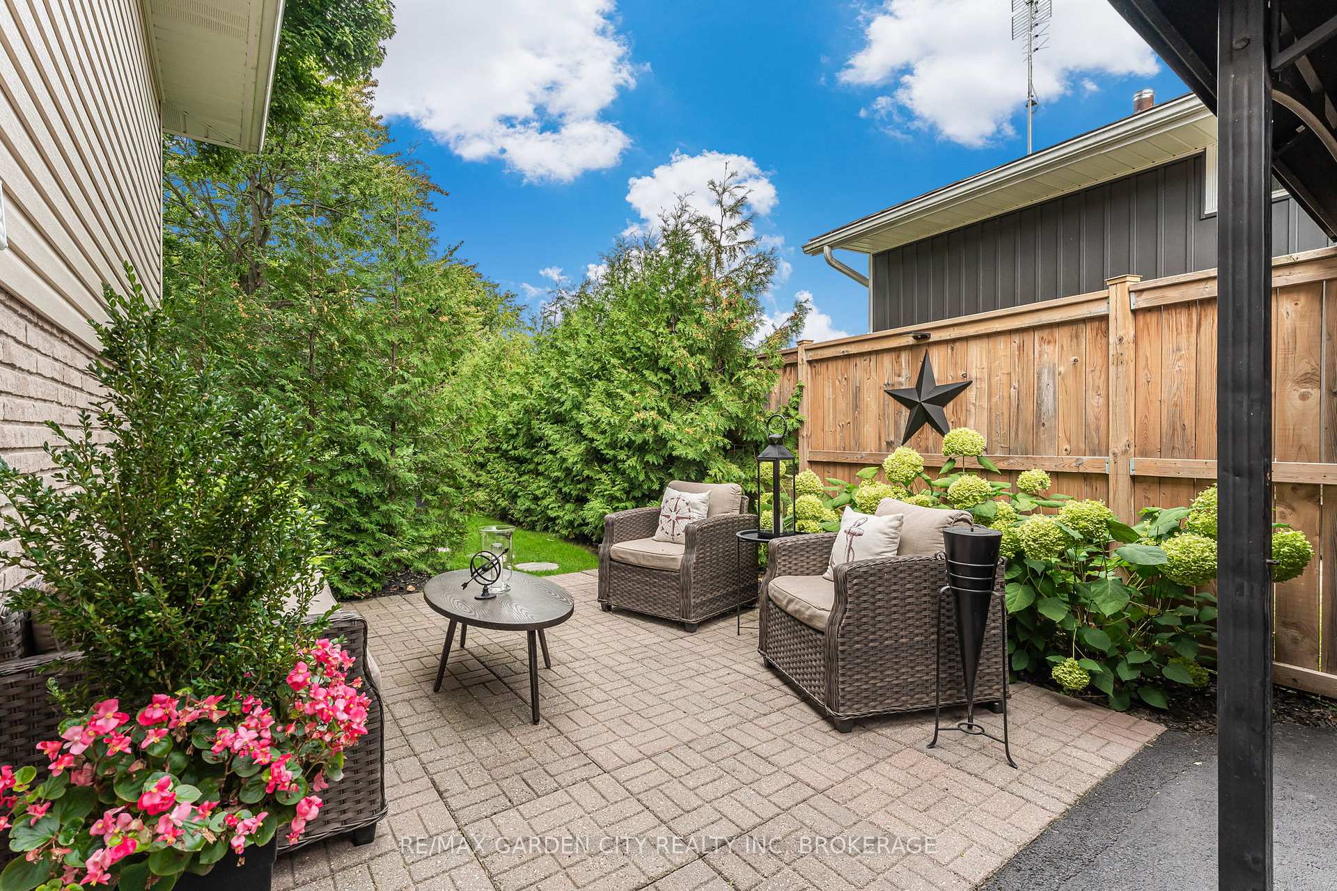 Photo 38 of 92 Glen Park Drive, Welland, Prince Charles — HOMEH