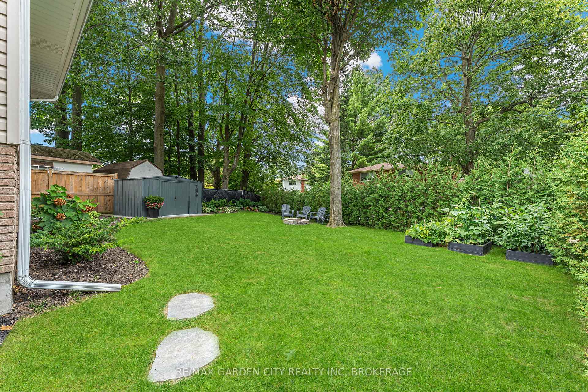 Photo 40 of 92 Glen Park Drive, Welland, Prince Charles — HOMEH