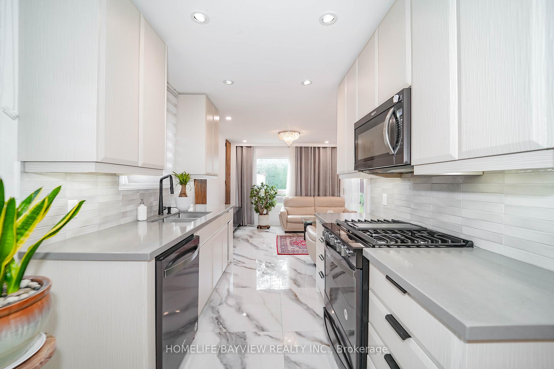 Photo 11 of 63 Seaton Drive, Aurora, Aurora Highlands — HOMEH
