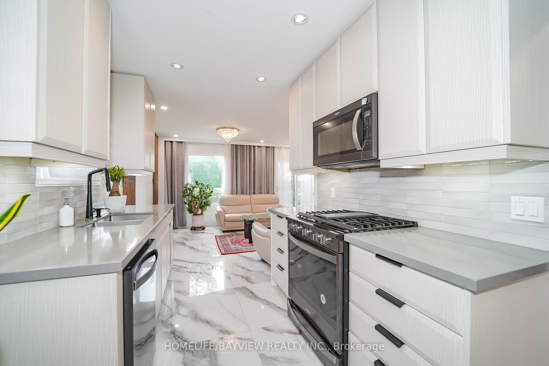 Photo 12 of 63 Seaton Drive, Aurora, Aurora Highlands — HOMEH