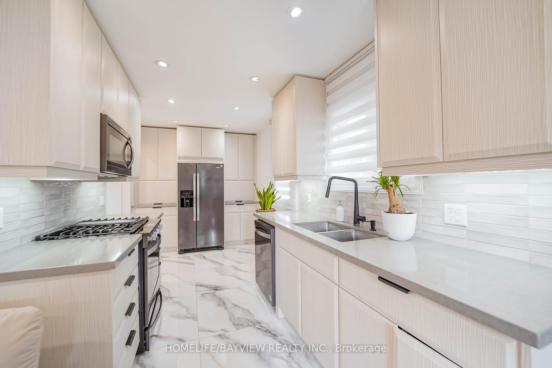 Photo 19 of 63 Seaton Drive, Aurora, Aurora Highlands — HOMEH