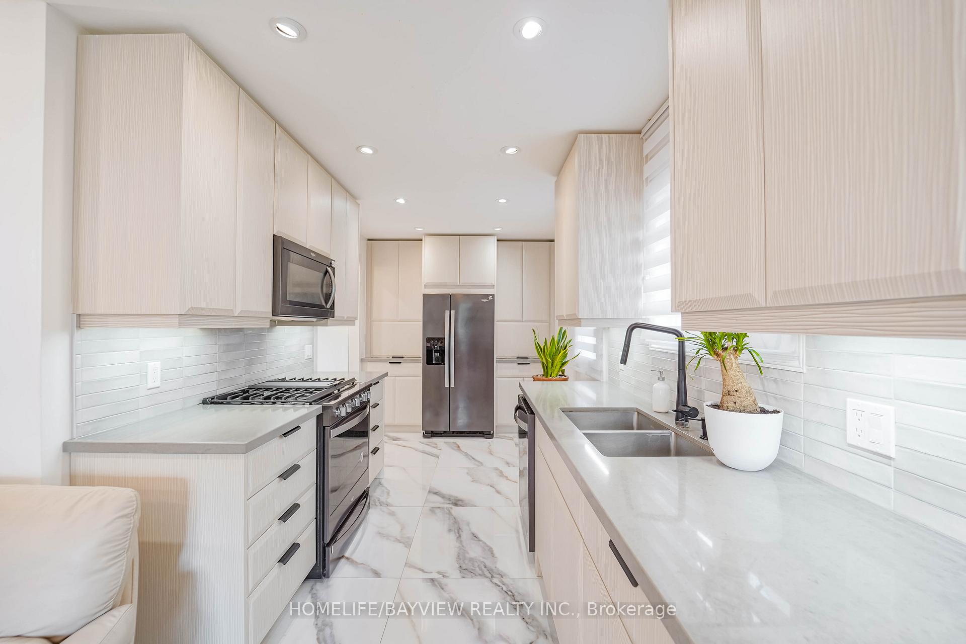 Photo 14 of 63 Seaton Drive, Aurora, Aurora Highlands — HOMEH