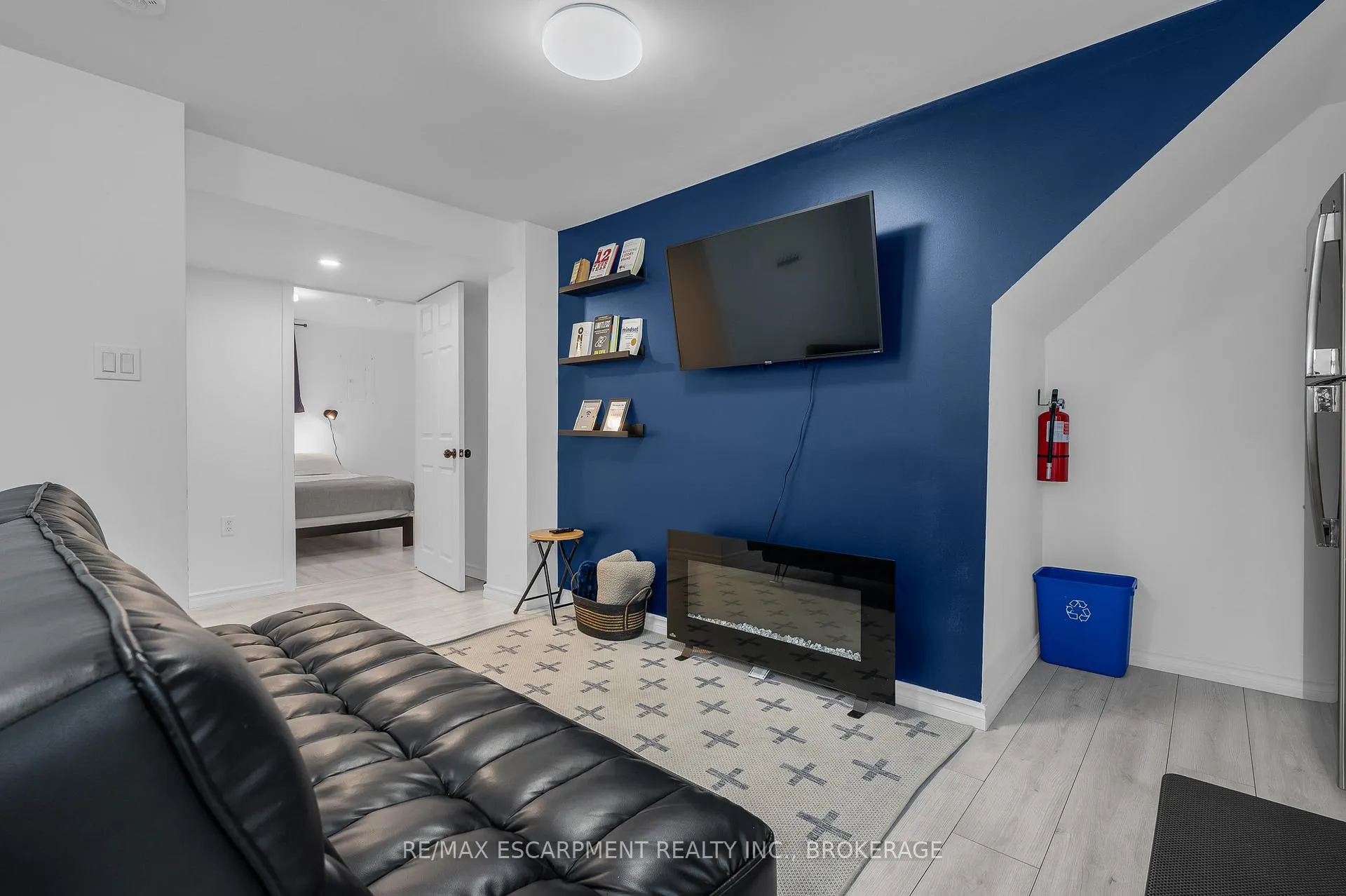 Photo 2 of Unit 2, 16 Golden Boulevard E, Welland, Lincoln/Crowland — HOMEH