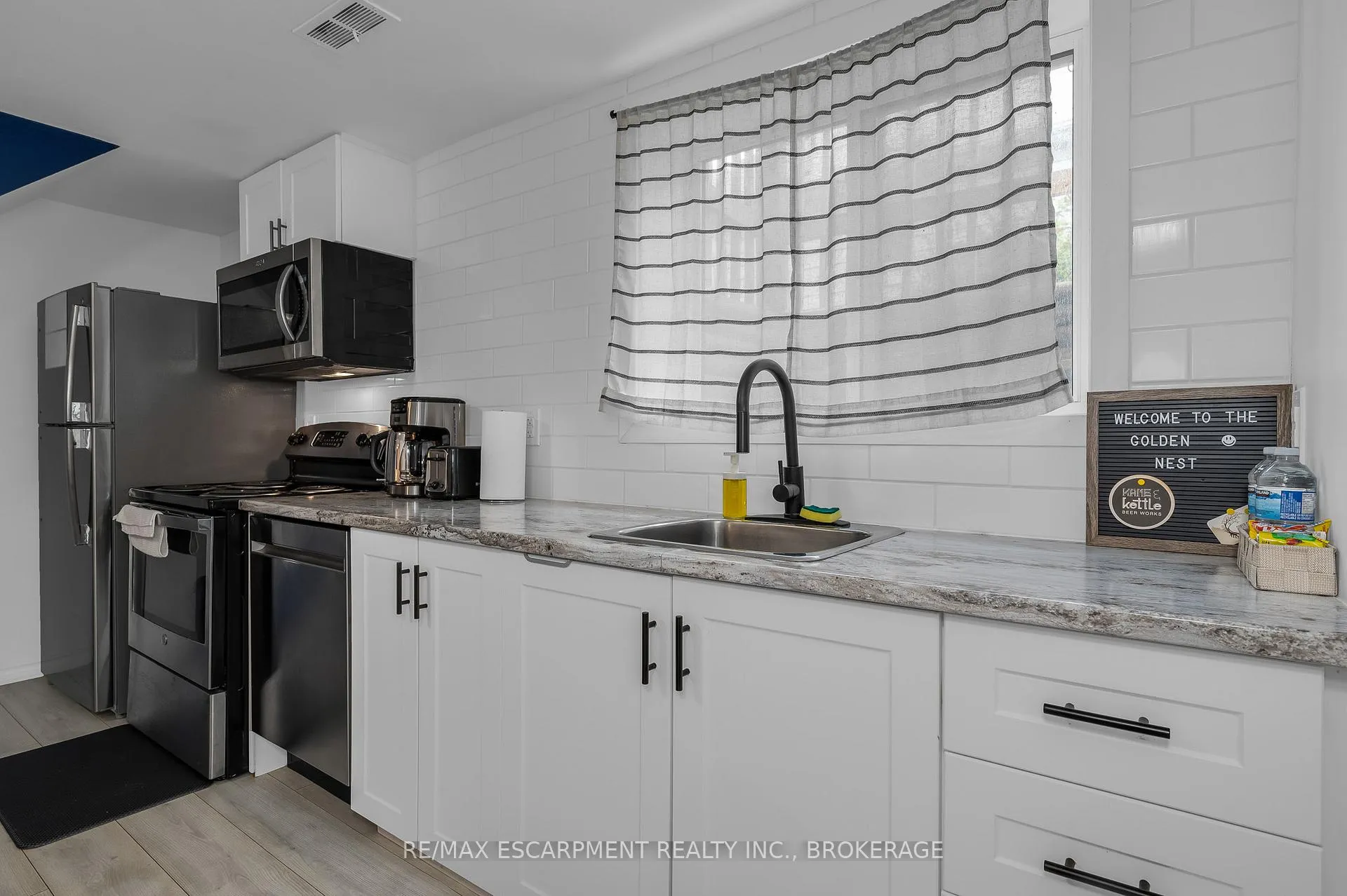 Photo 5 of Unit 2, 16 Golden Boulevard E, Welland, Lincoln/Crowland — HOMEH
