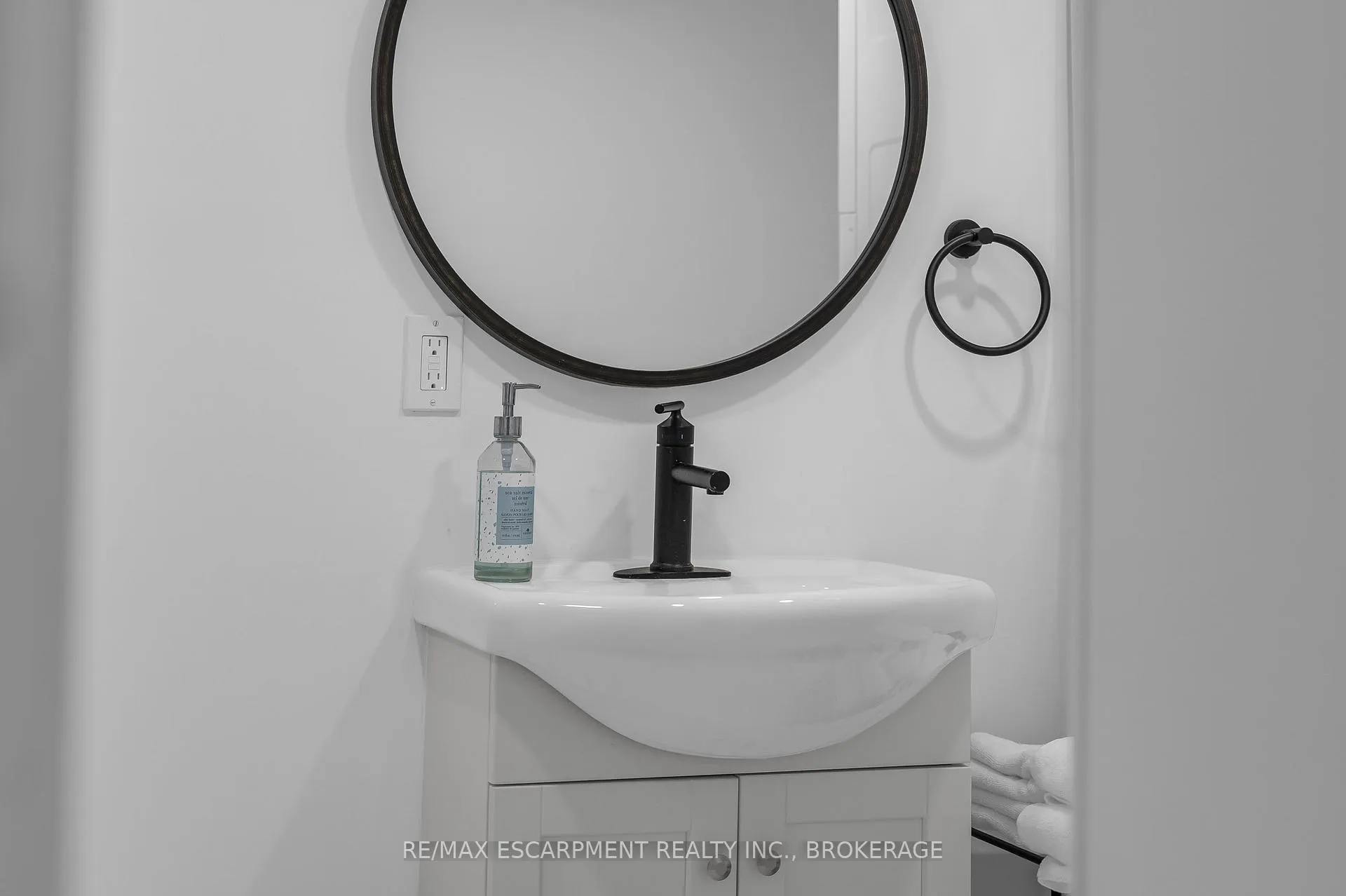 Photo 18 of Unit 2, 16 Golden Boulevard E, Welland, Lincoln/Crowland — HOMEH