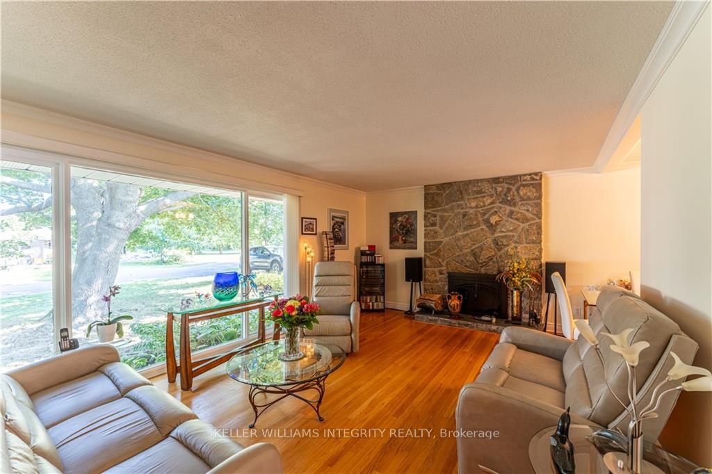 Photo 3 of 49 Elmsley Crescent, Ottawa, Arbeatha Park — HOMEH